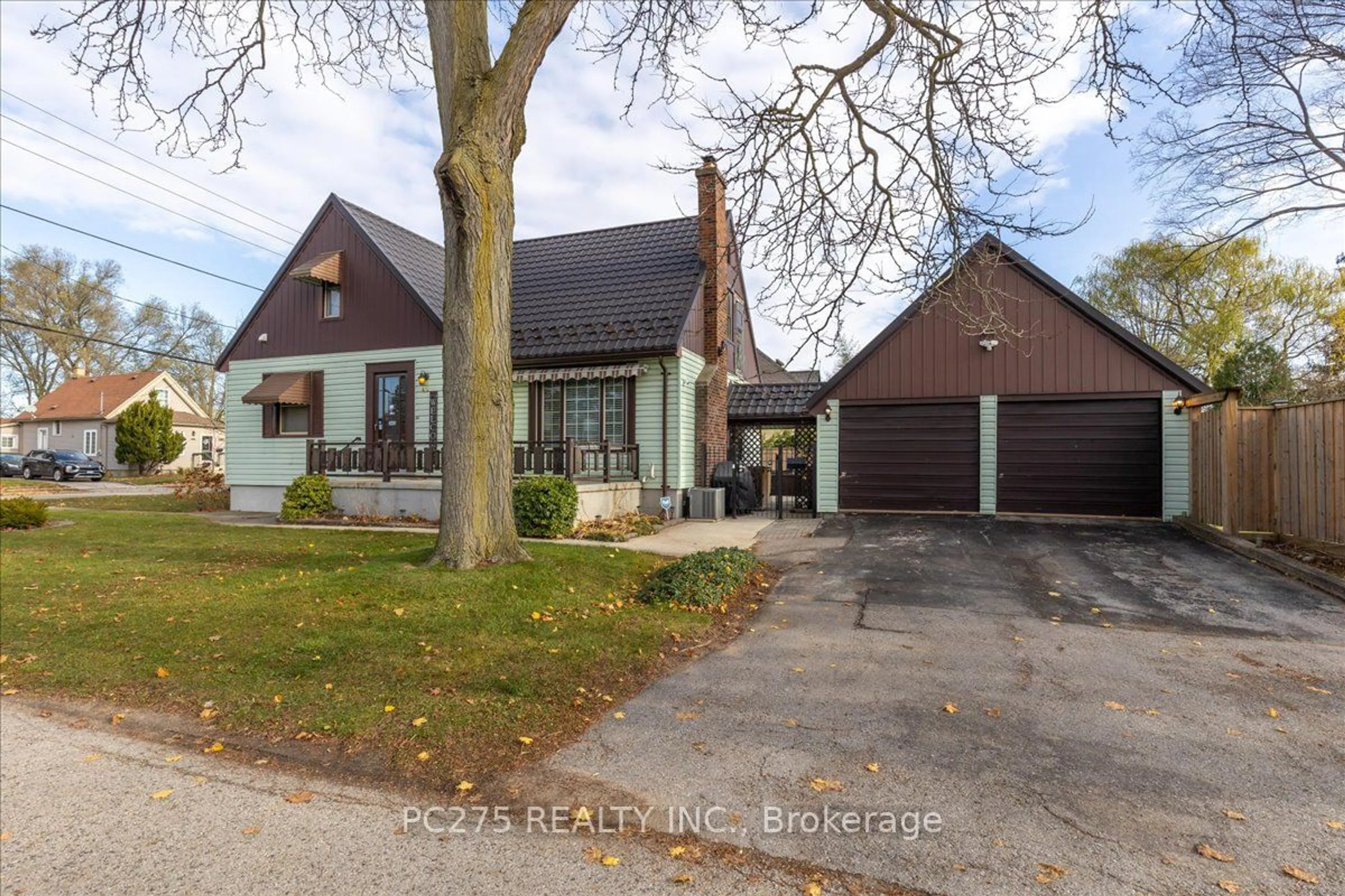 Frontside or backside of a home, cottage for 49 Doulton St, London Ontario N5W 2P8