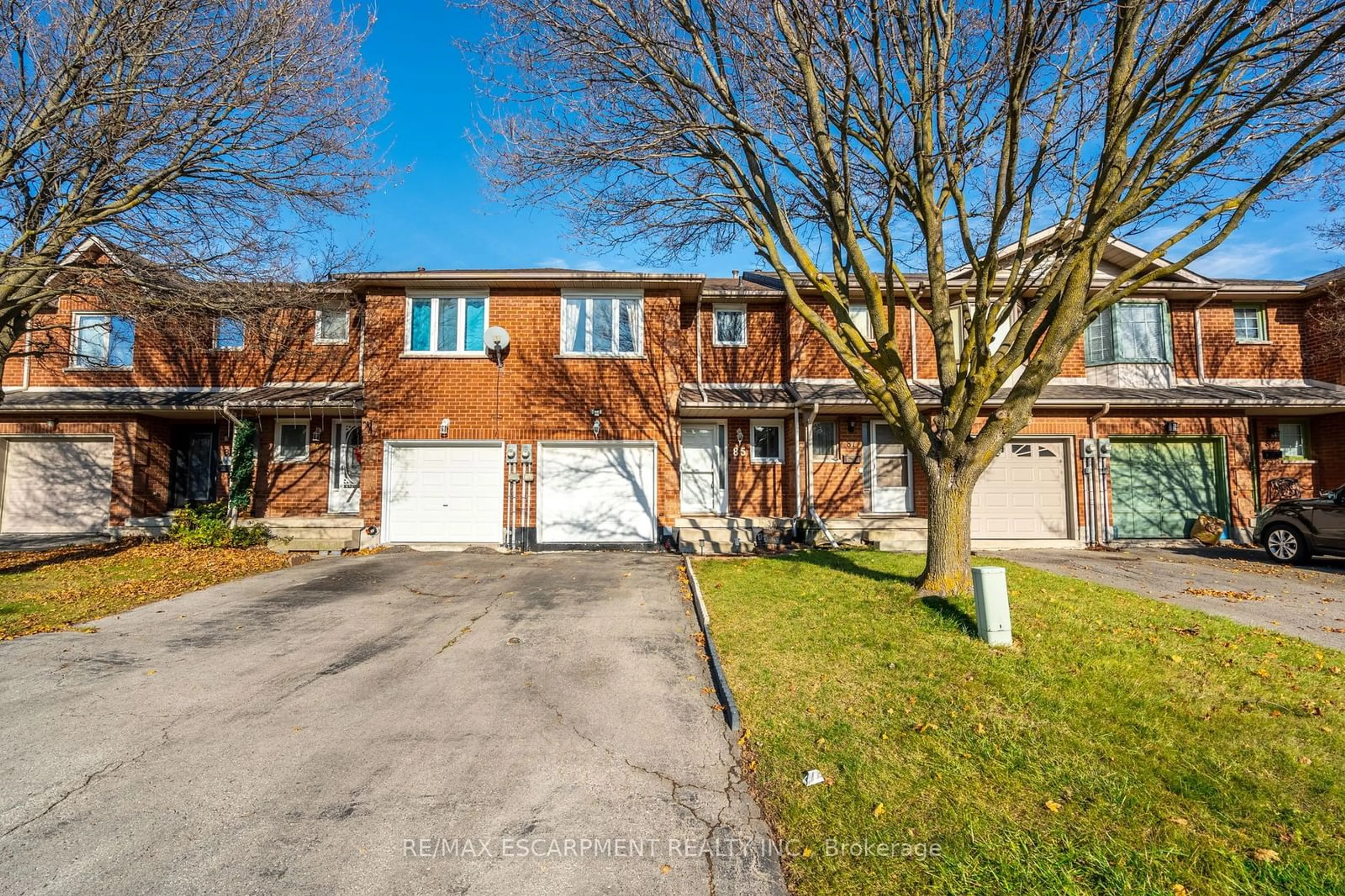 Home with brick exterior material, street for 85 Royalvista Dr, Hamilton Ontario L8W 3H4