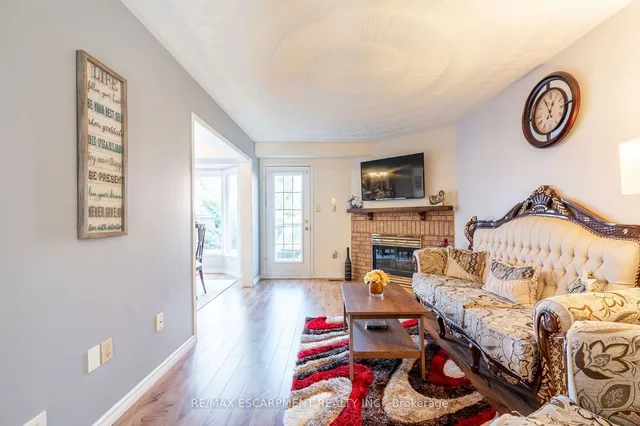 Additional property image - 85 Royalvista Dr
