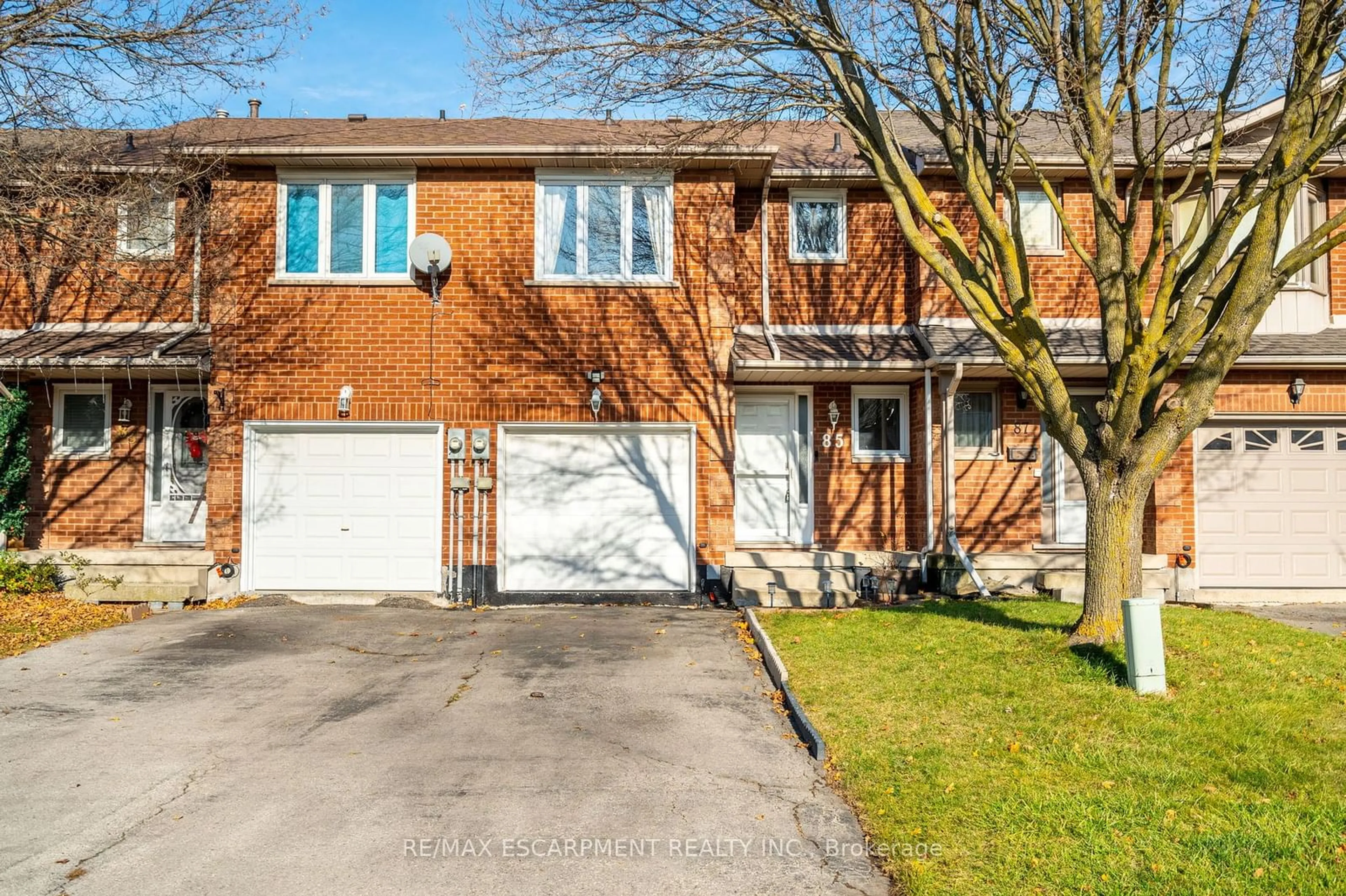 Home with brick exterior material, street for 85 Royalvista Dr, Hamilton Ontario L8W 3H4