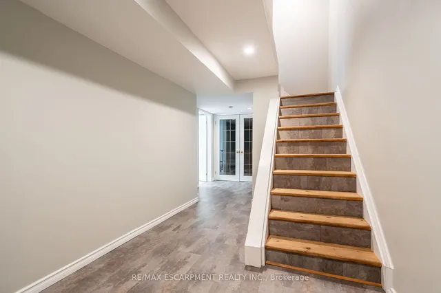 Additional property image - 85 Royalvista Dr