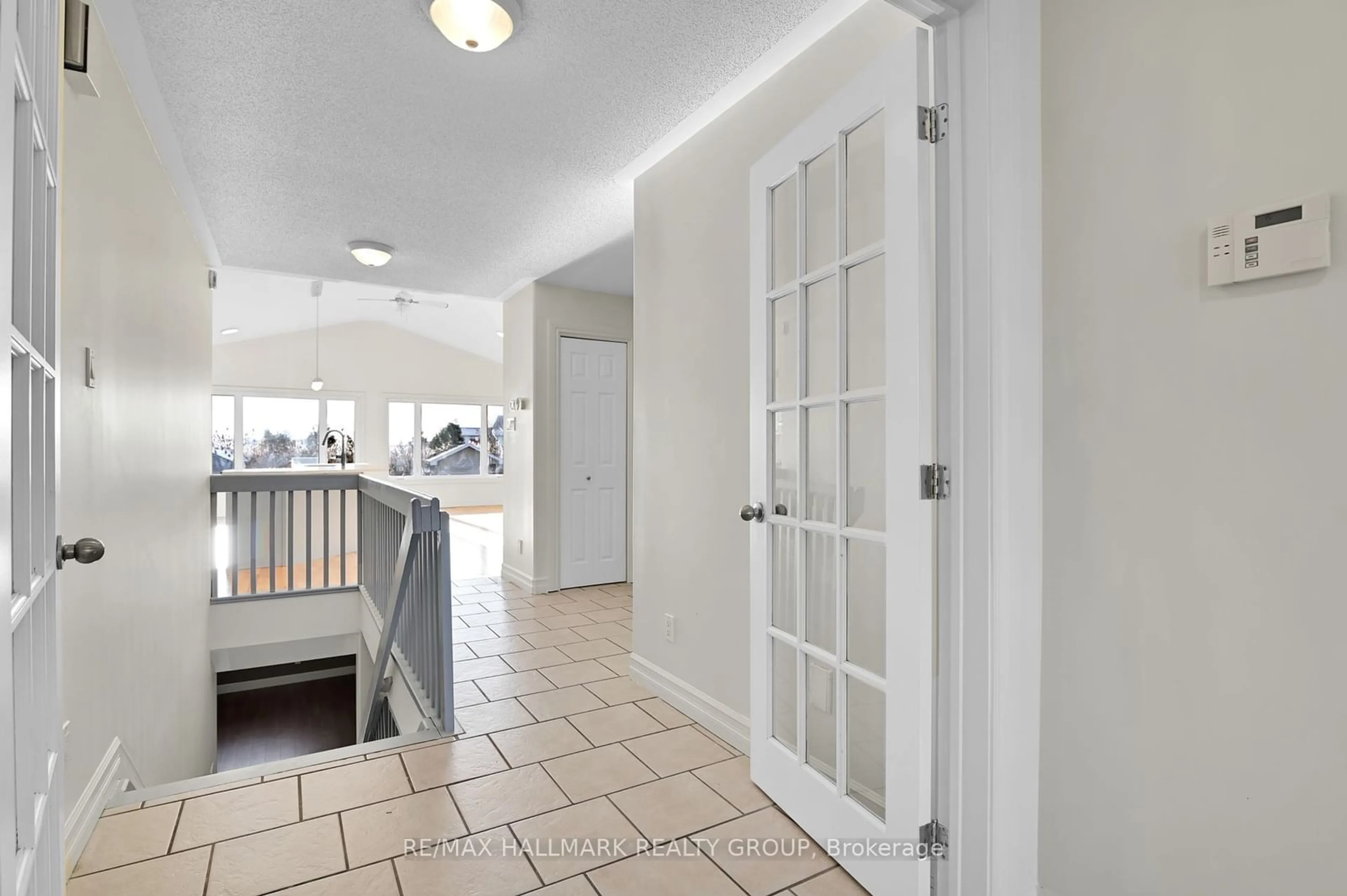 Indoor entryway, wood floors for 3514 Principale St, Prescott and Russell Ontario K0A 3K0