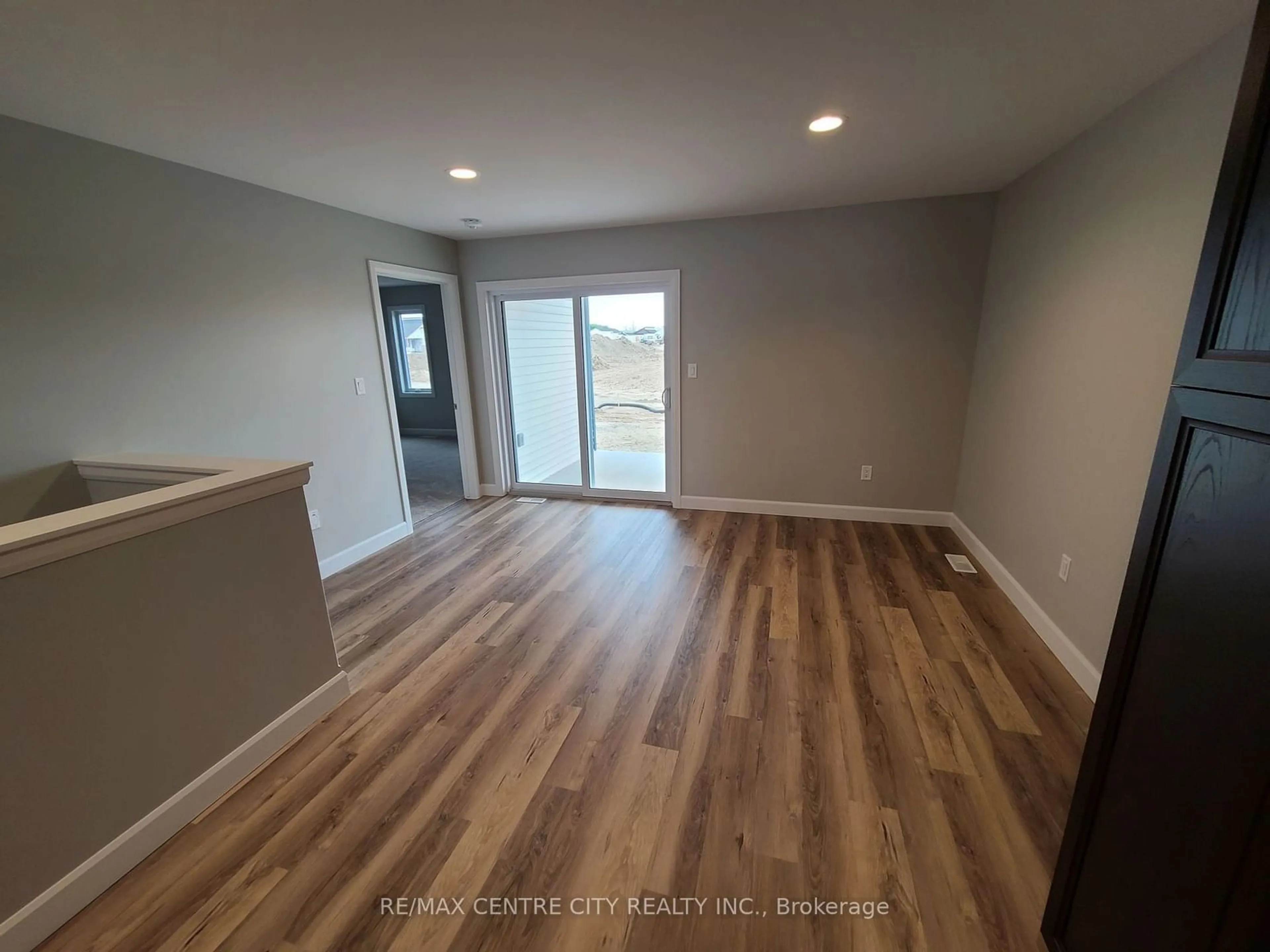 A pic of a room, wood floors for 137 Arrowhead Lane, Chatham-Kent Ontario N7M 0T2