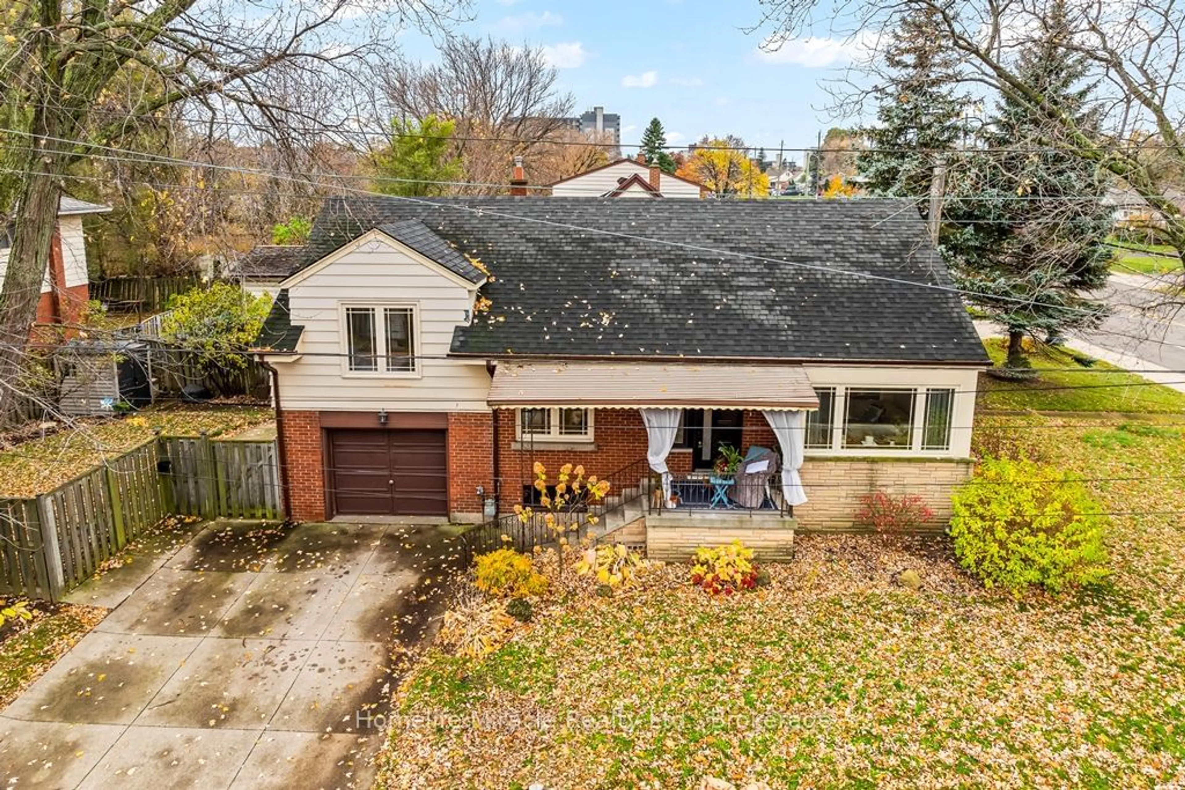 Frontside or backside of a home, cottage for 688 Ninth Ave, Hamilton Ontario L8T 1Z9