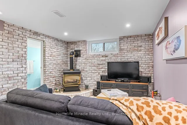 Additional property image - 688 Ninth Ave