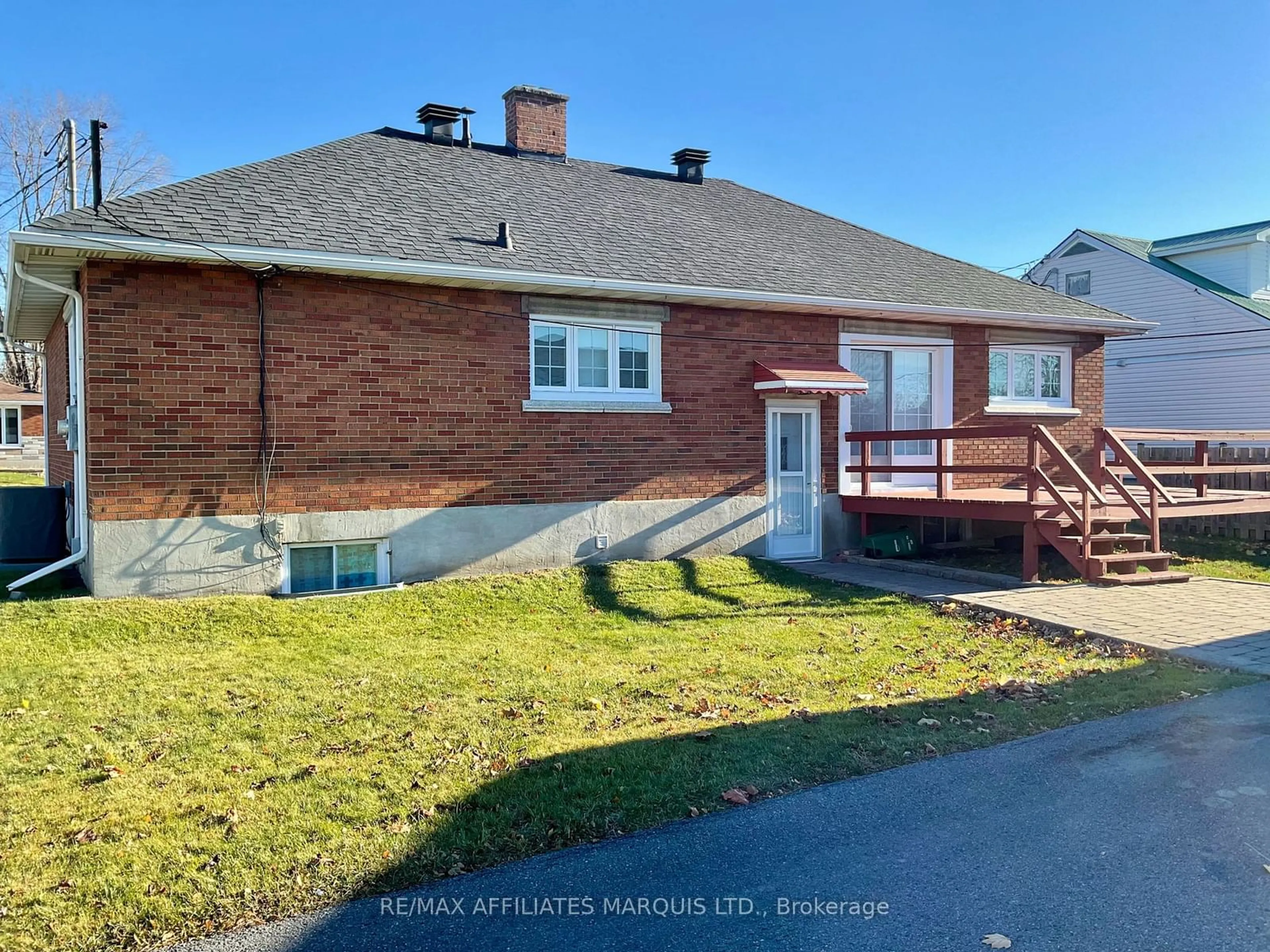 Frontside or backside of a home, the front or back of building for 647 St Felix St, Cornwall Ontario K6H 5B5