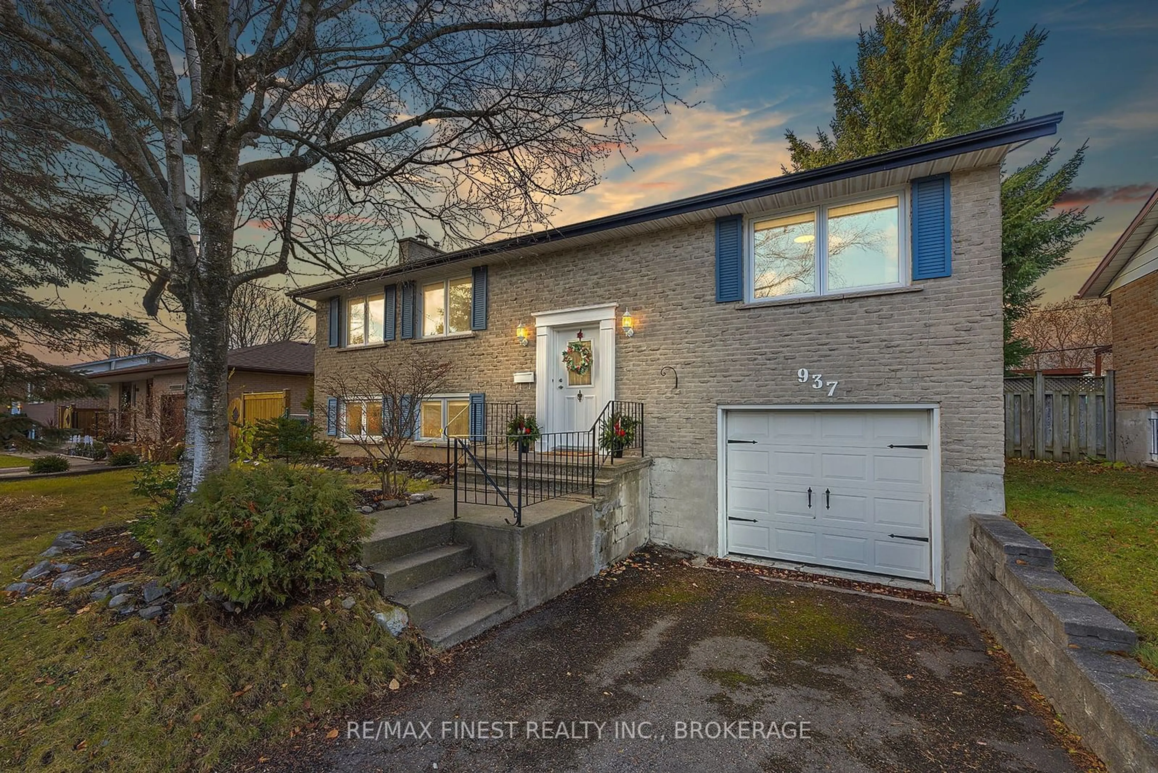 Frontside or backside of a home, the street view for 937 PEMBRIDGE Cres, Kingston Ontario K7M 6C6