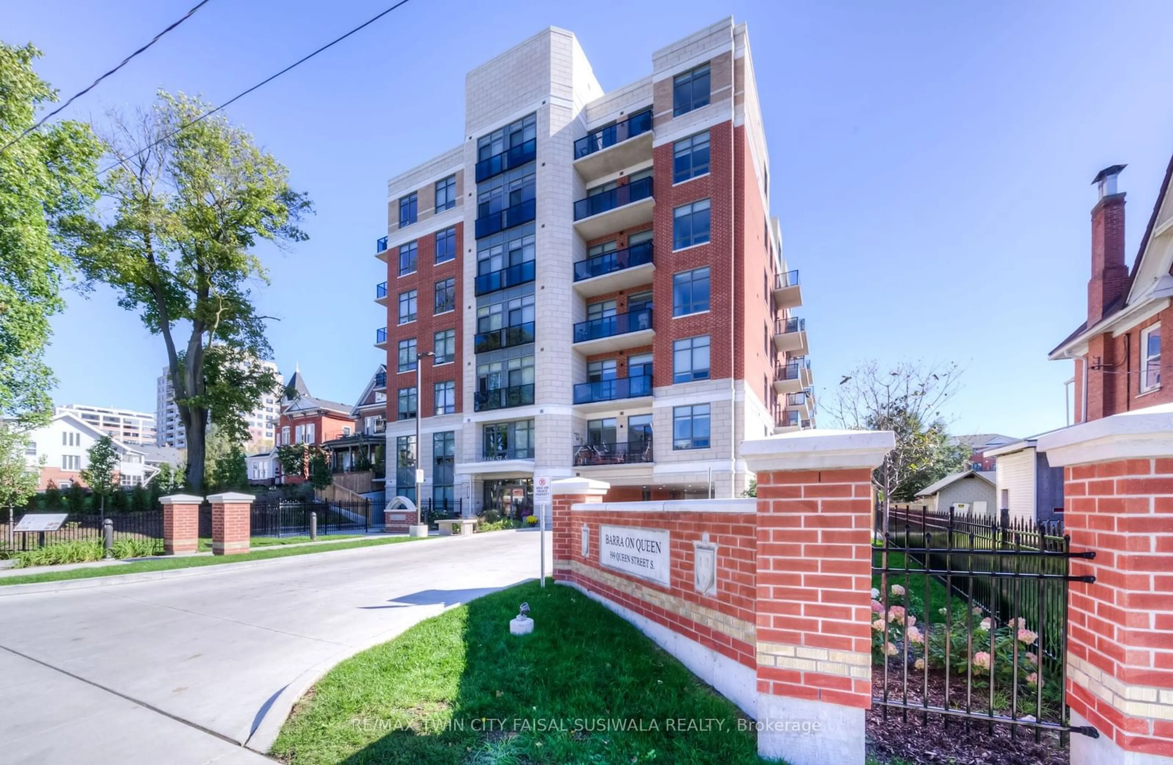 A pic from exterior of the house or condo, the street view for 399 QUEEN St #202, Kitchener Ontario N2G 0C4