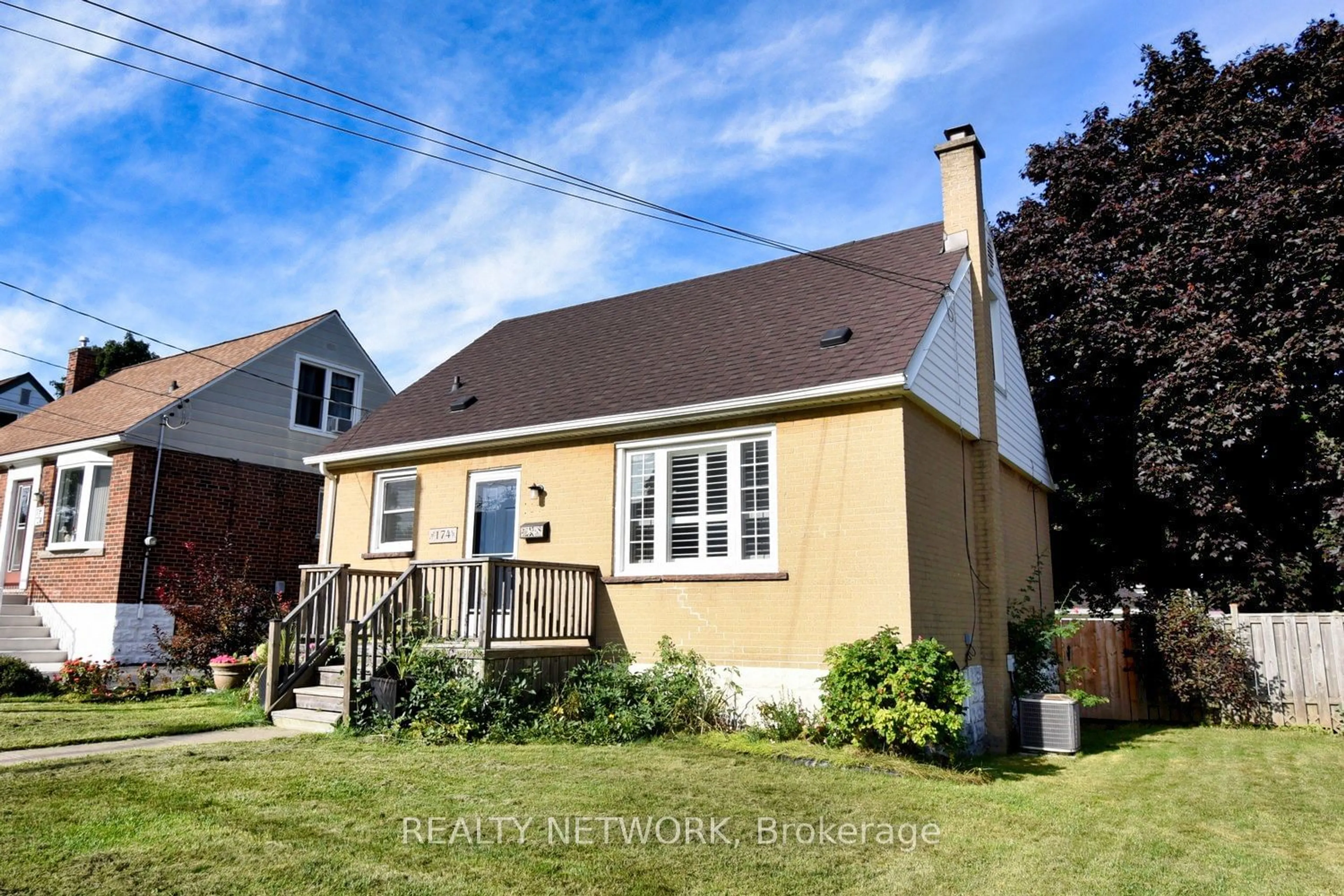 Frontside or backside of a home, cottage for 174 East 12th St, Hamilton Ontario L9A 1L3