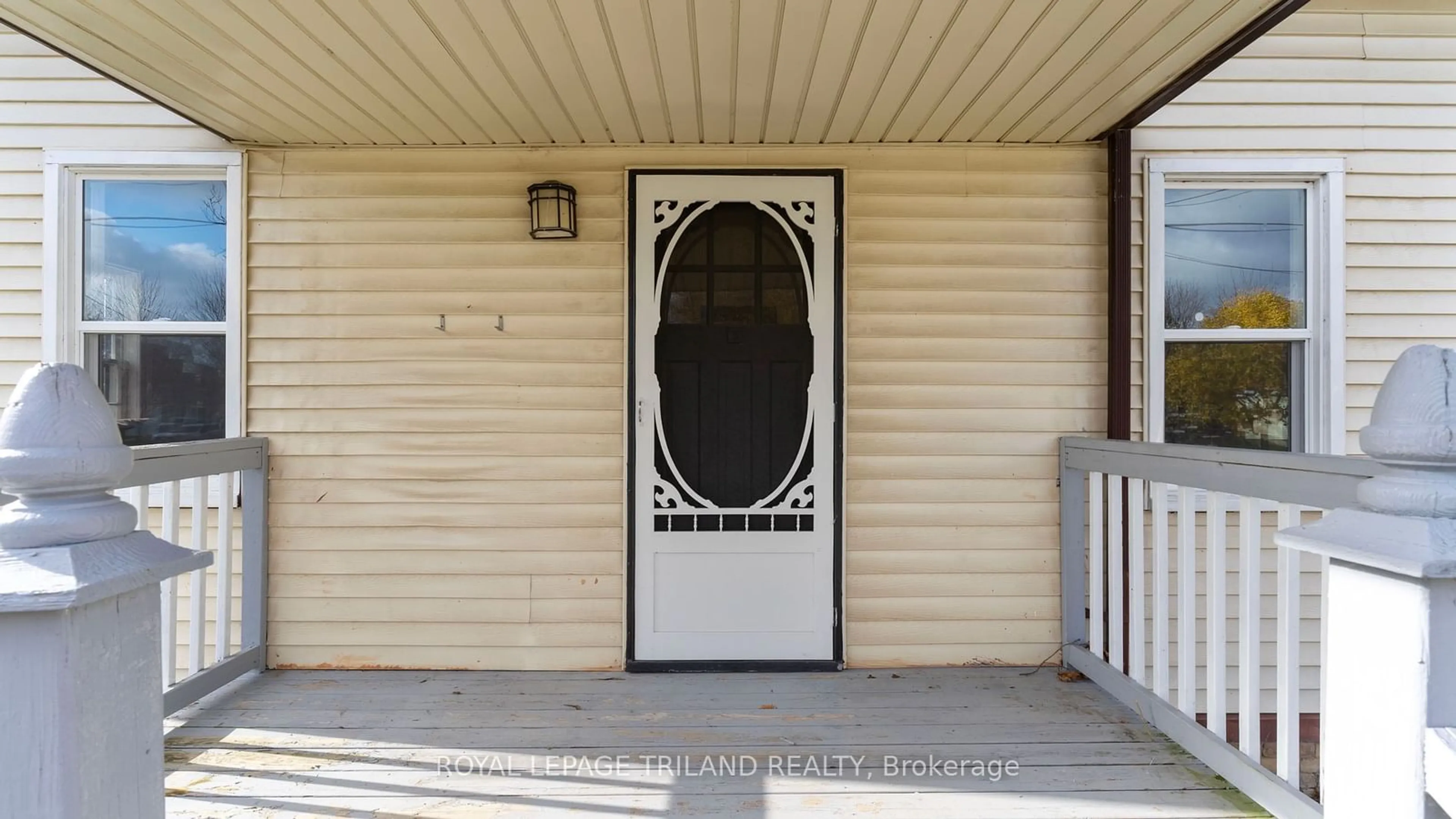 Indoor entryway, unknown floor for 290 JOHN St, Warwick Ontario N0M 2S0