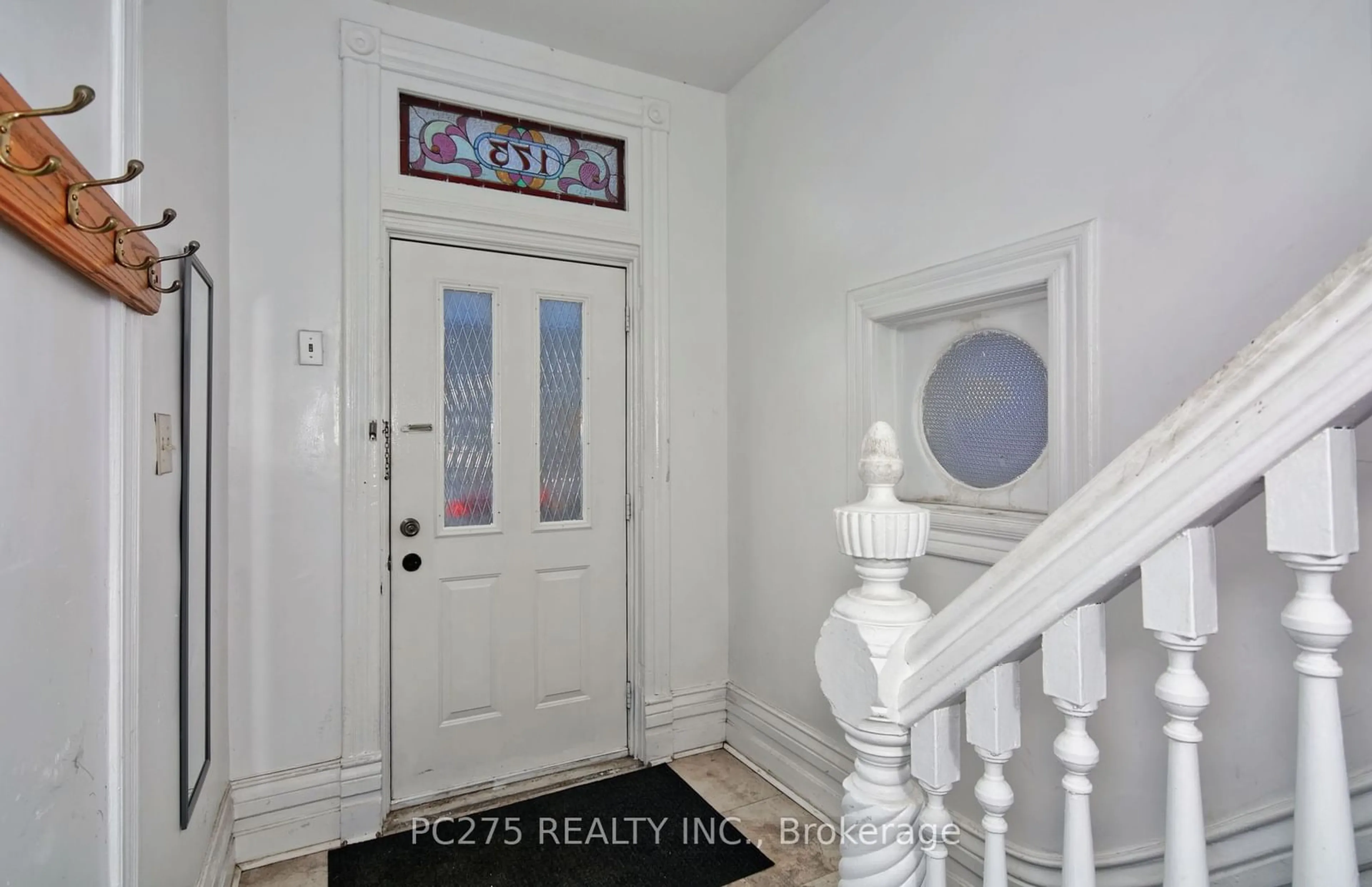 Indoor entryway, wood floors for 173 Adelaide St, London Ontario N6B 3H1