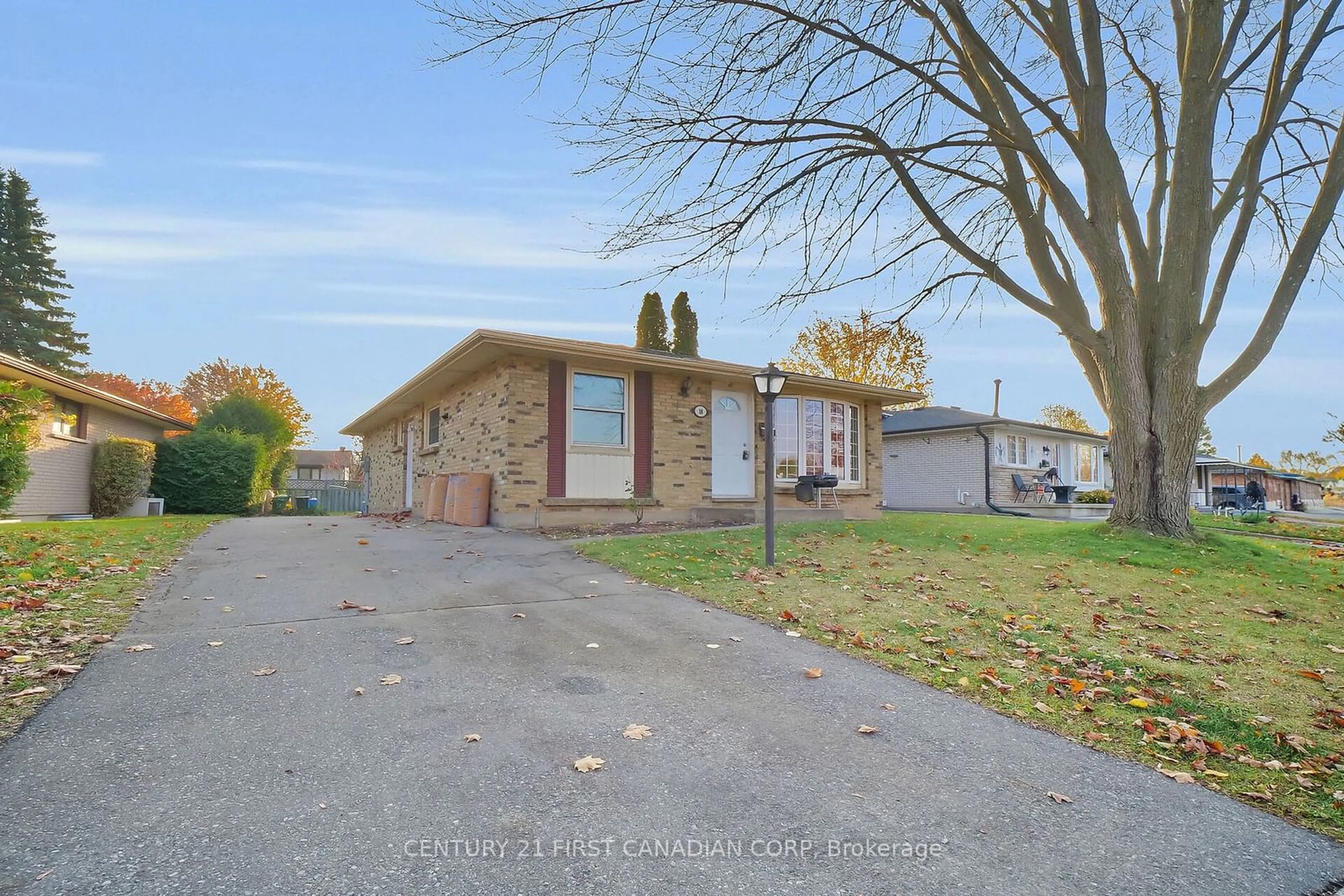 Frontside or backside of a home, the street view for 18 Jena Cres, London Ontario N5V 1L4