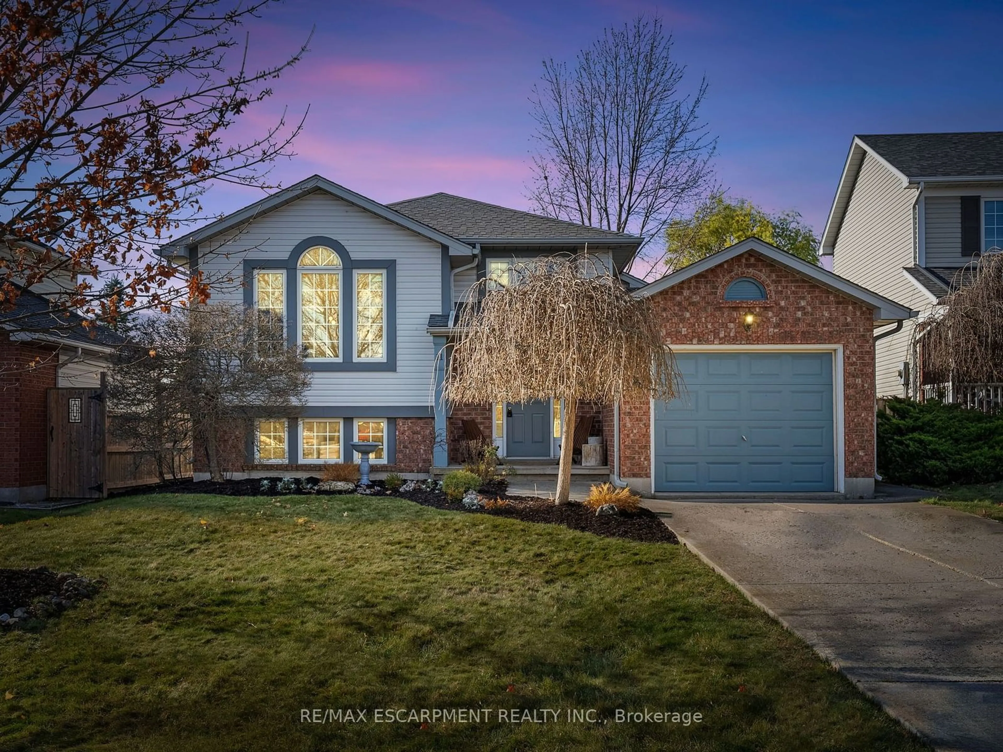 Frontside or backside of a home, the street view for 11 Stuart St, Haldimand Ontario N3W 2L3