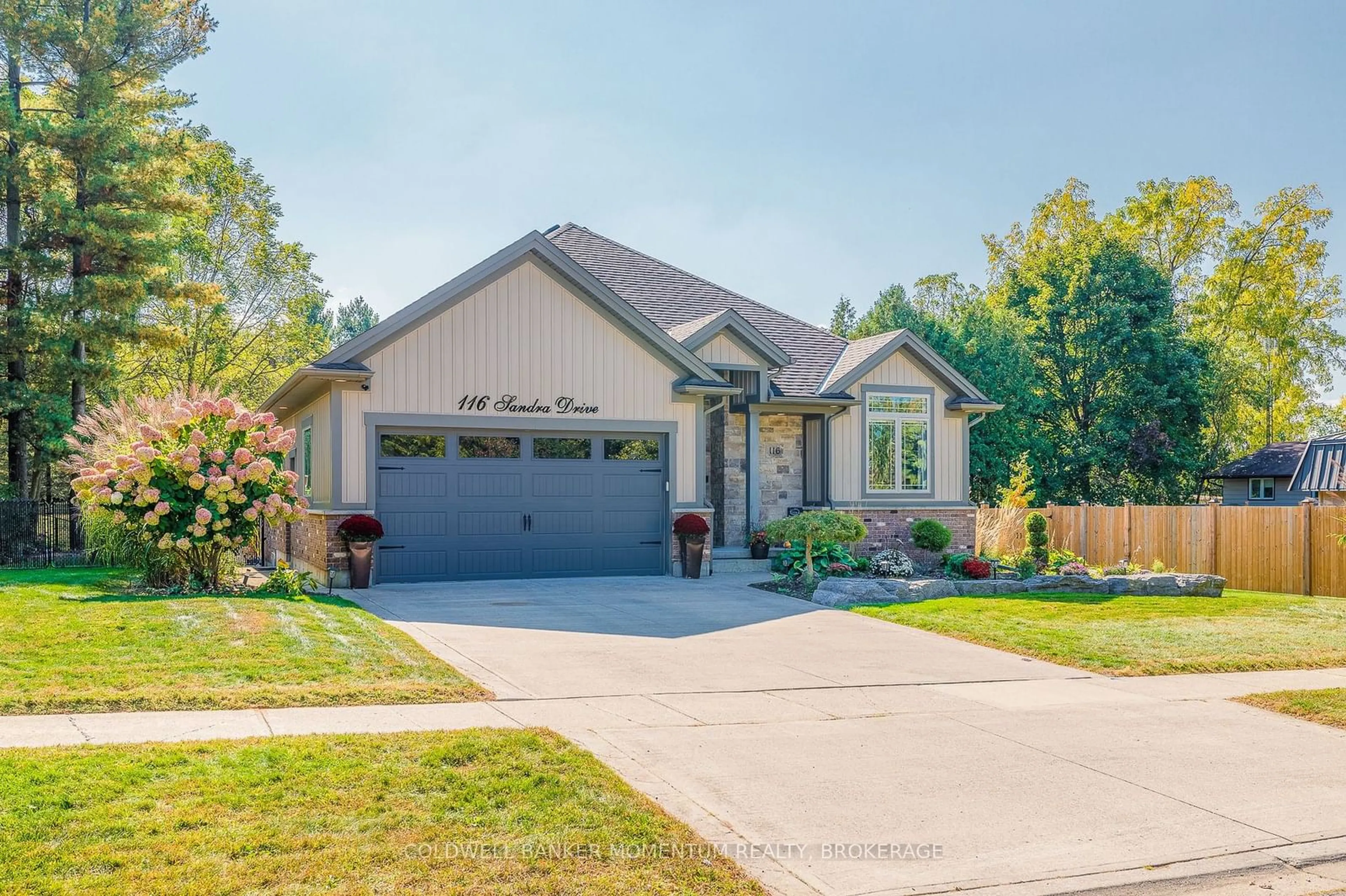 Frontside or backside of a home, the street view for 116 Sandra Dr, Pelham Ontario L0S 1C0