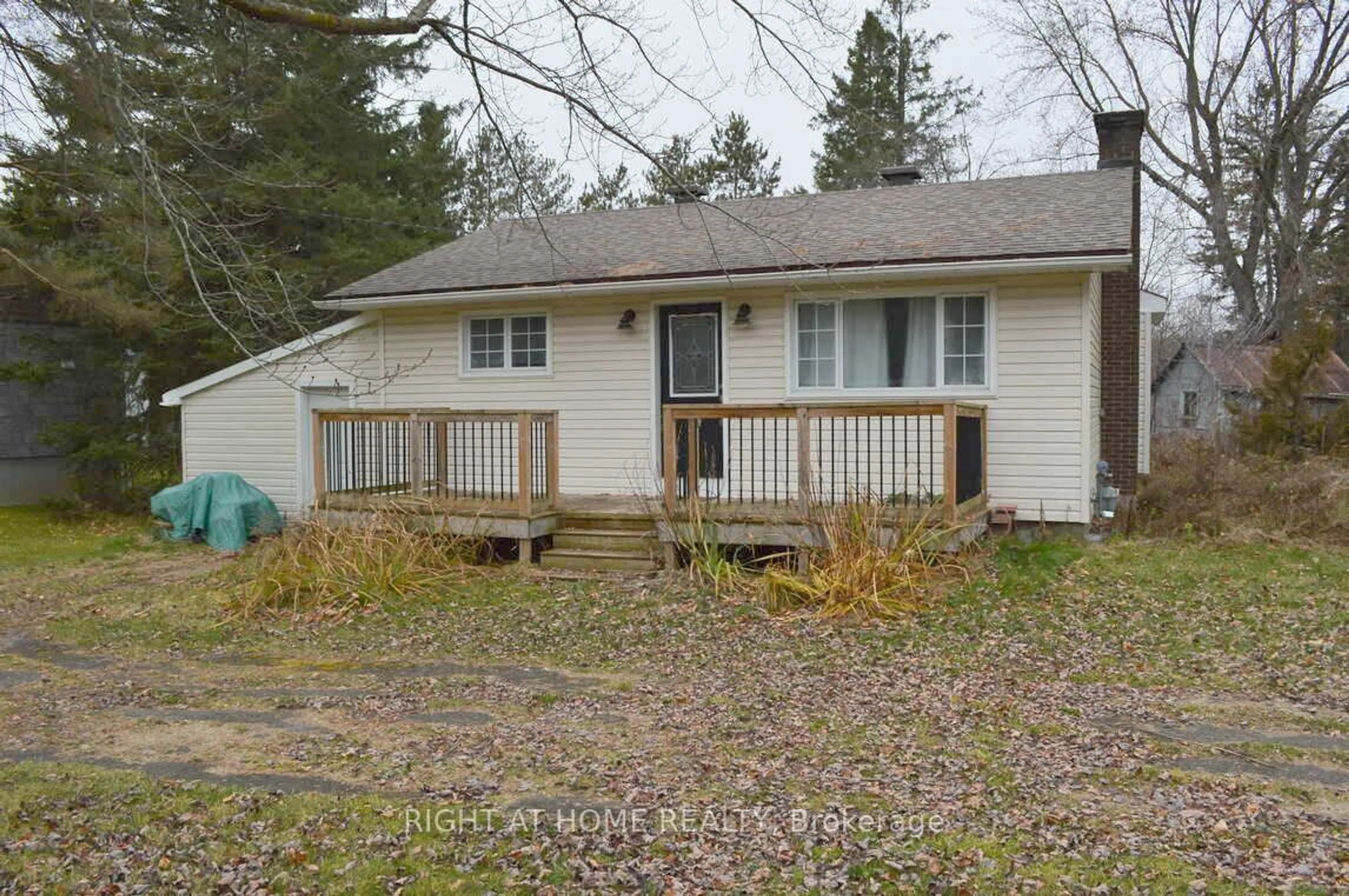 Frontside or backside of a home, cottage for 1685 Devine Rd, Orleans - Cumberland and Area Ontario K0A 3H0