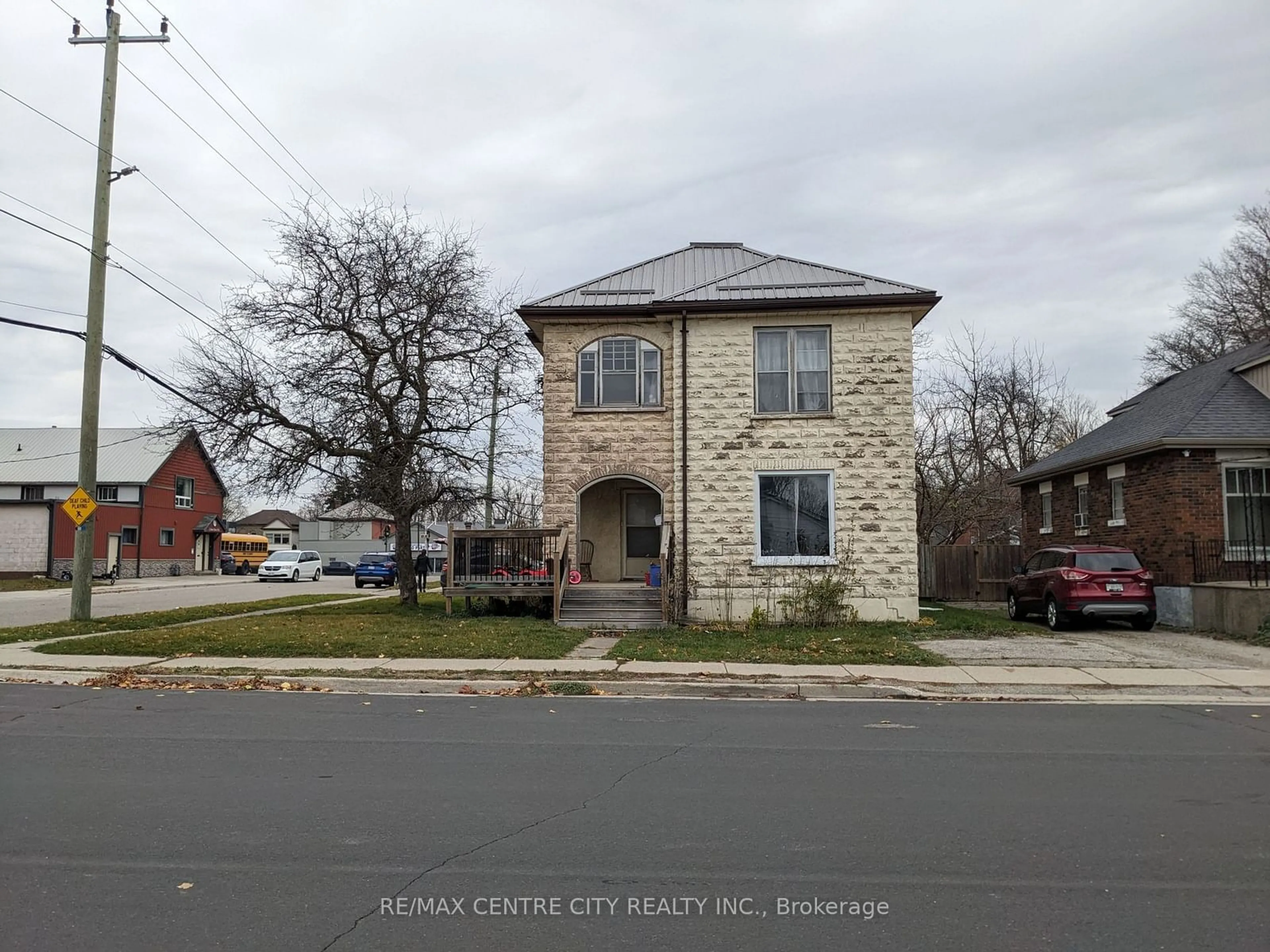 Frontside or backside of a home, the street view for 171 Sydenham St, Aylmer Ontario N5H 1L6