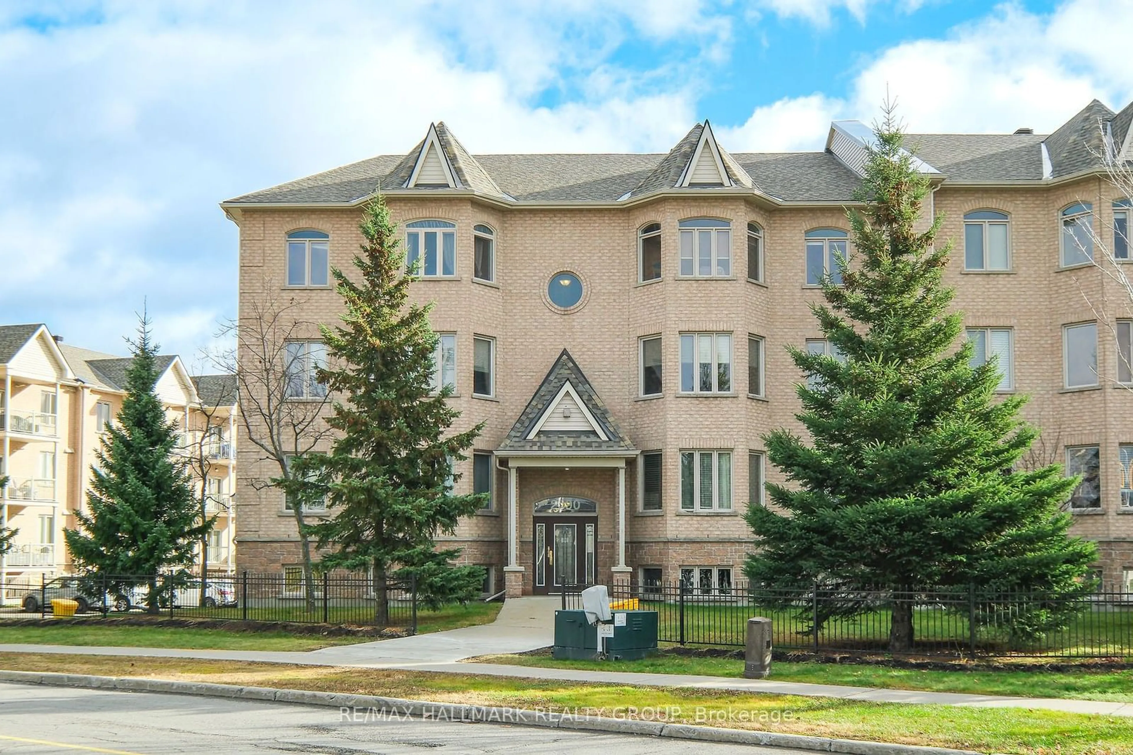 A pic from exterior of the house or condo, the front or back of building for 2090 Valin St #6, Orleans - Cumberland and Area Ontario K4A 0C1