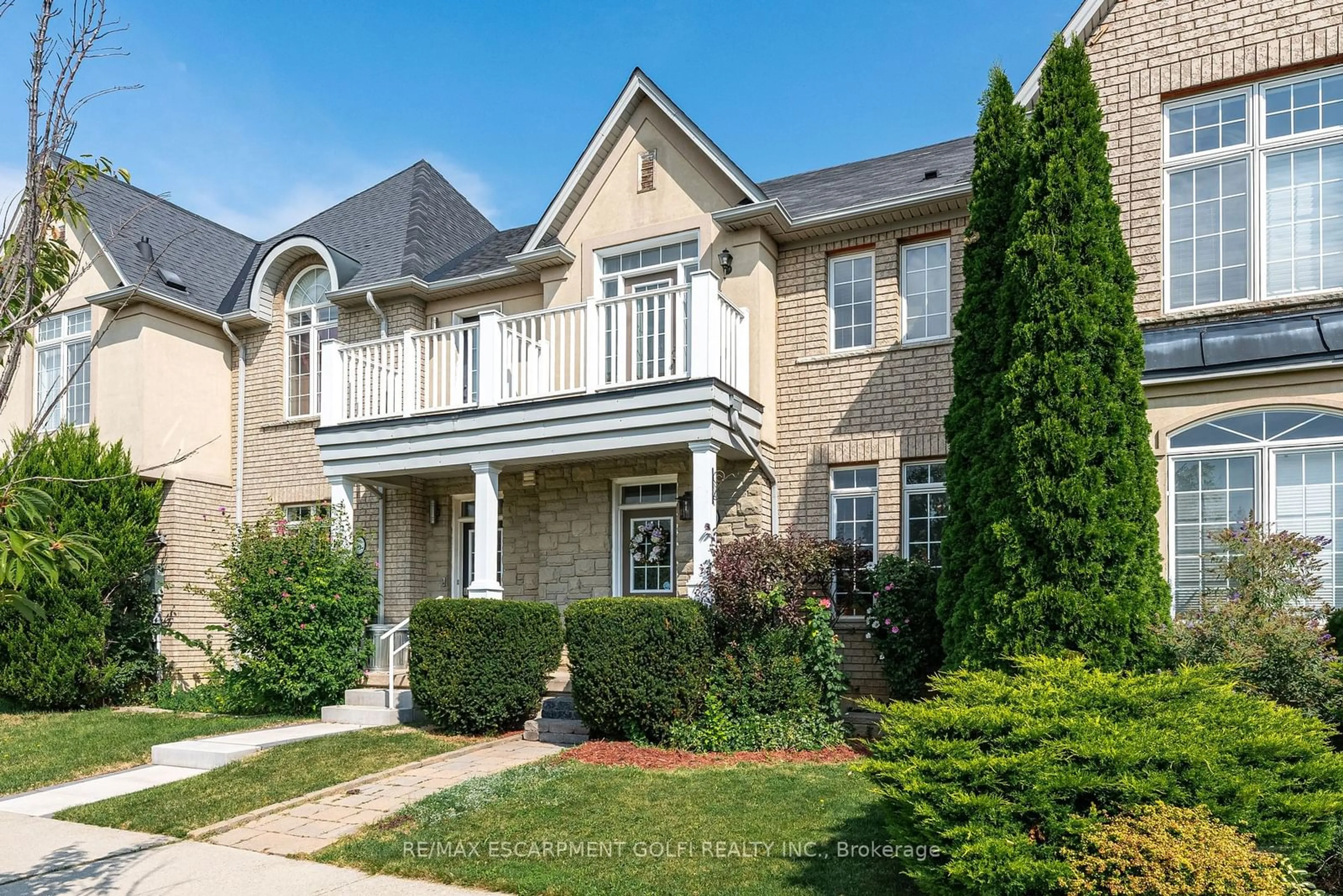 A pic from exterior of the house or condo, the street view for 7 Northampton Blvd, Hamilton Ontario L8E 6C5