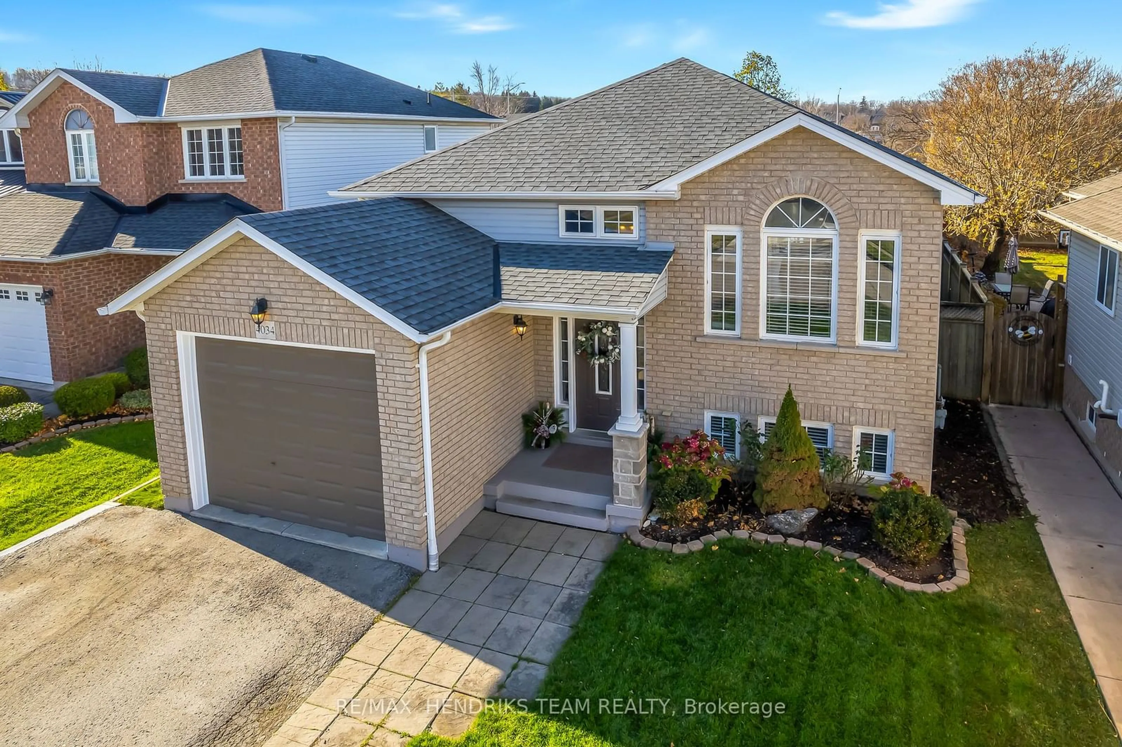 Frontside or backside of a home, the street view for 4034 Barry Dr, Lincoln Ontario L3J 0M2