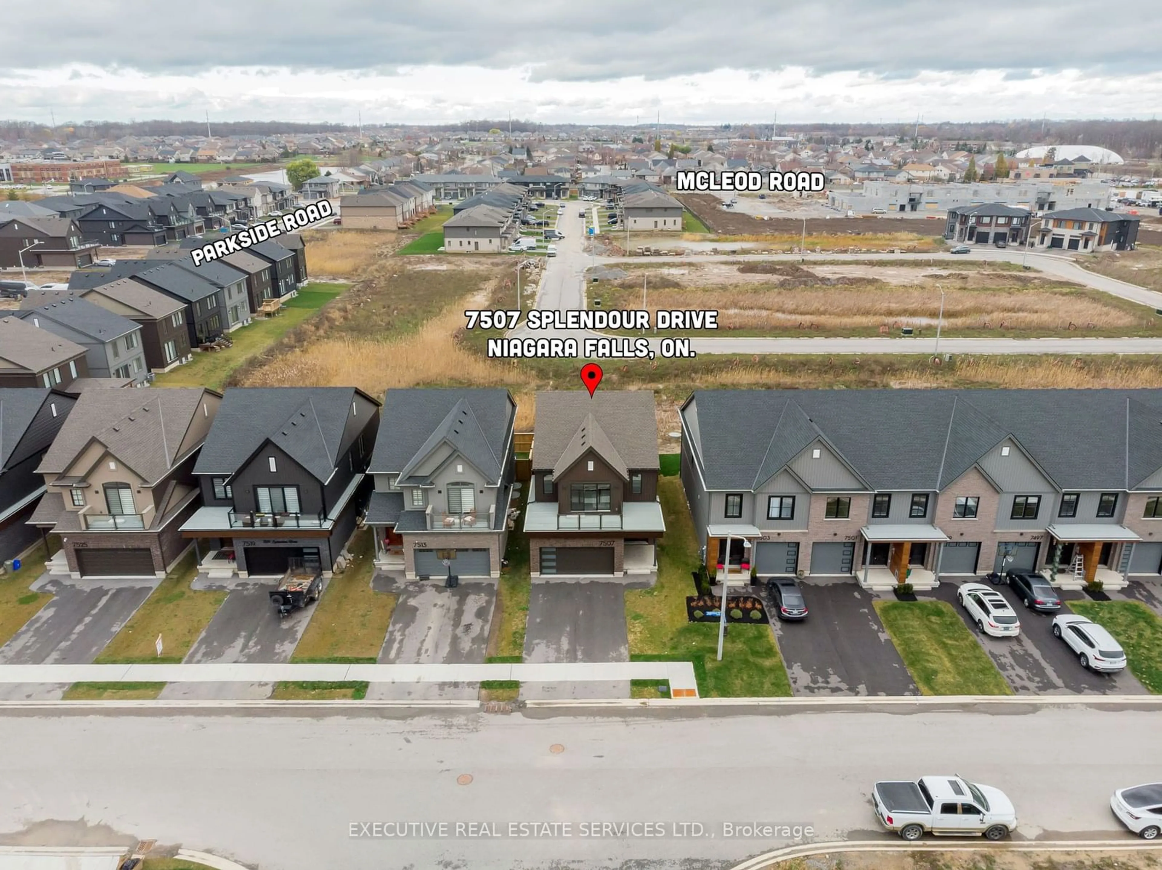 A pic from exterior of the house or condo, the street view for 7507 Splendour Dr, Niagara Falls Ontario L2H 2Y6