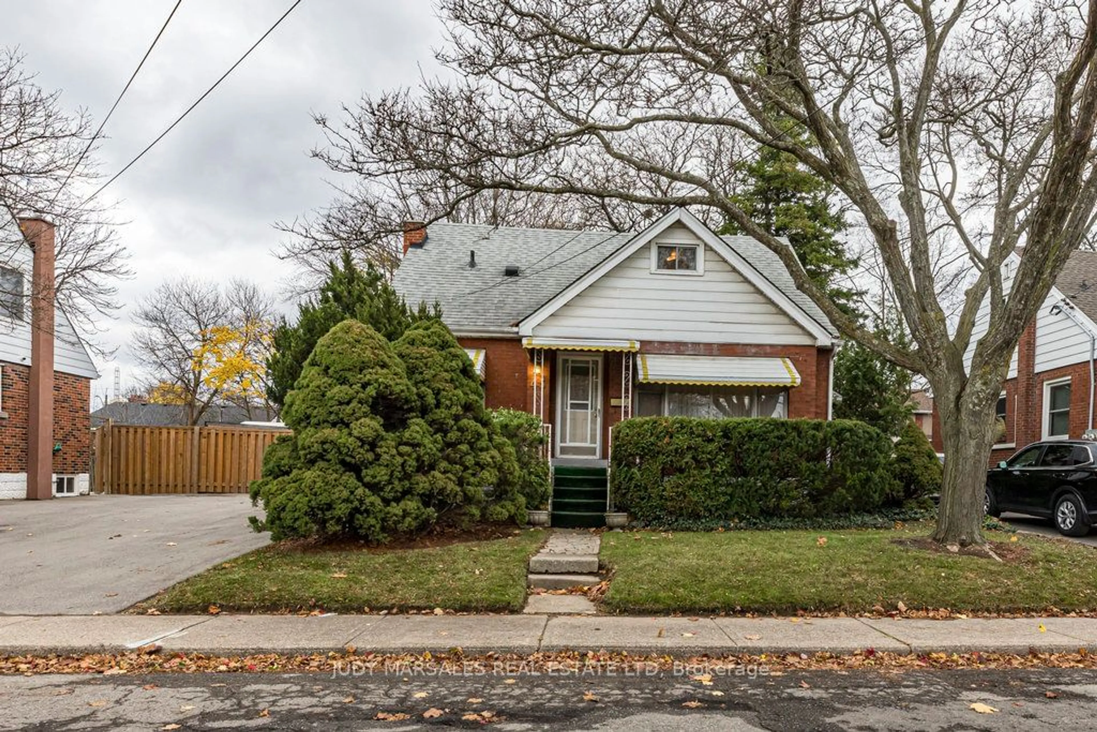 Frontside or backside of a home, the street view for 45 West 4th St, Hamilton Ontario L9C 3M5