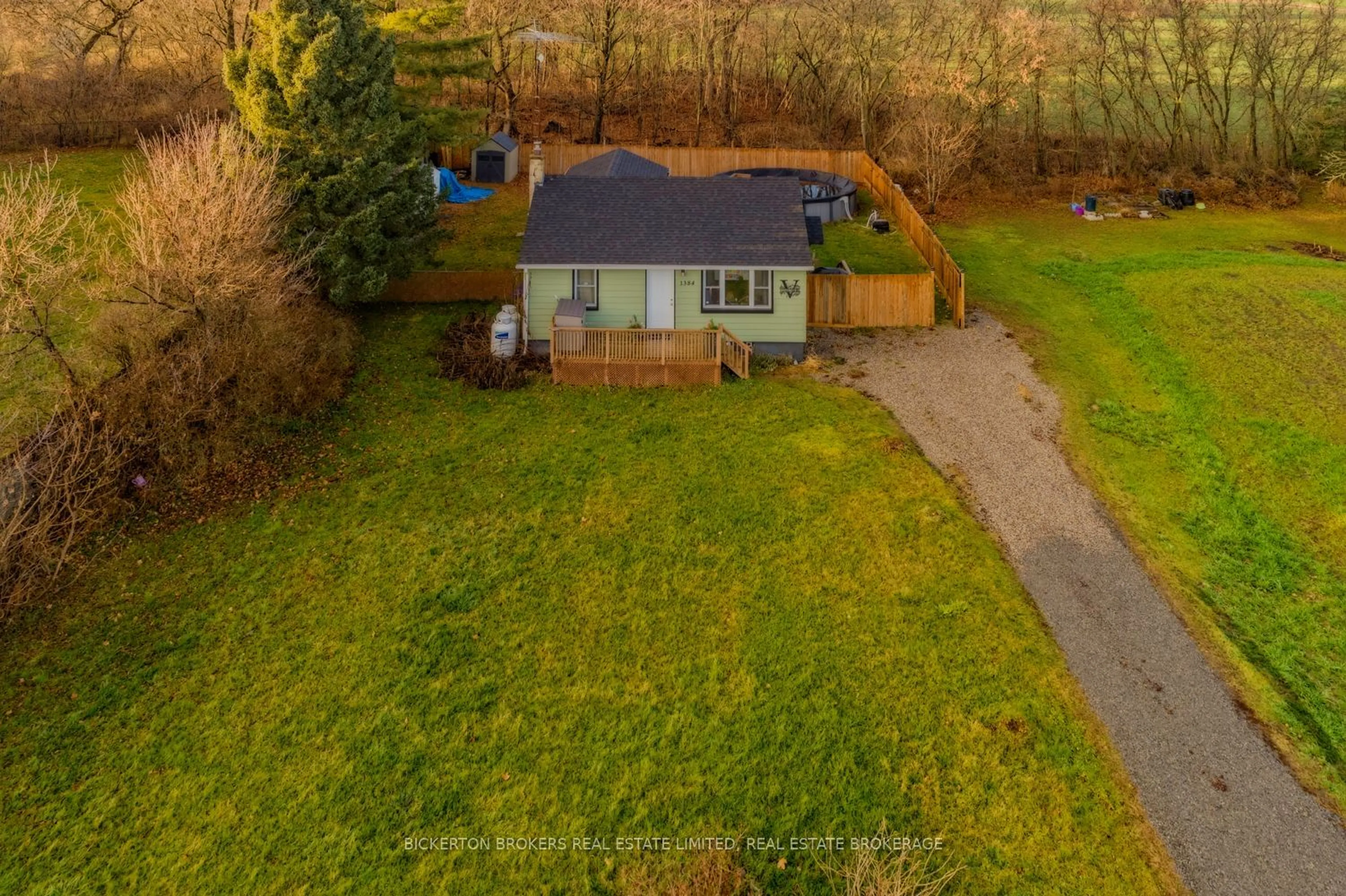 Frontside or backside of a home, cottage for 1384 County Rd 2 Rd, Leeds & Grenville Ontario K0E 1R0