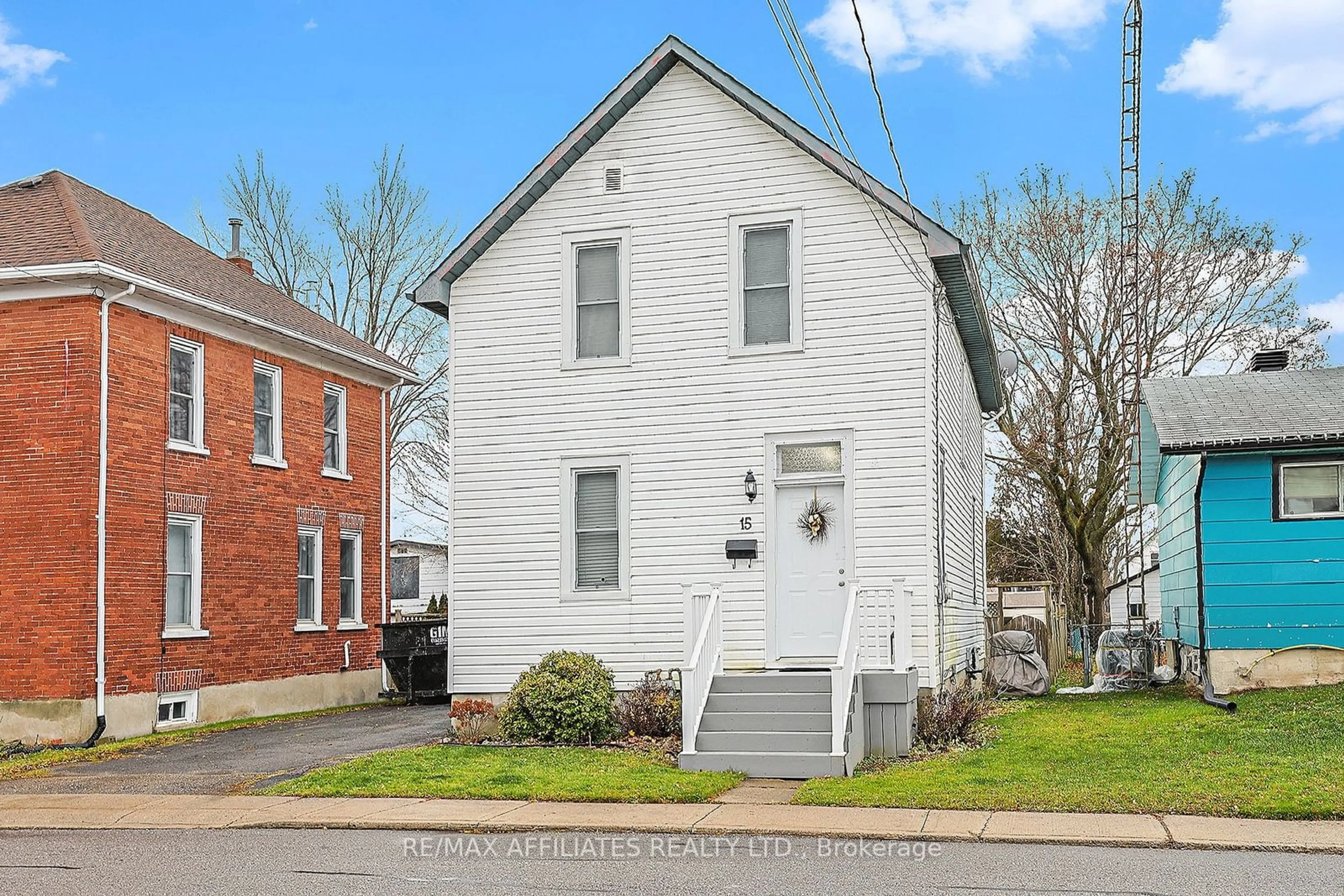 Frontside or backside of a home, the front or back of building for 15 Robina Ave, Smiths Falls Ontario K7A 3B5