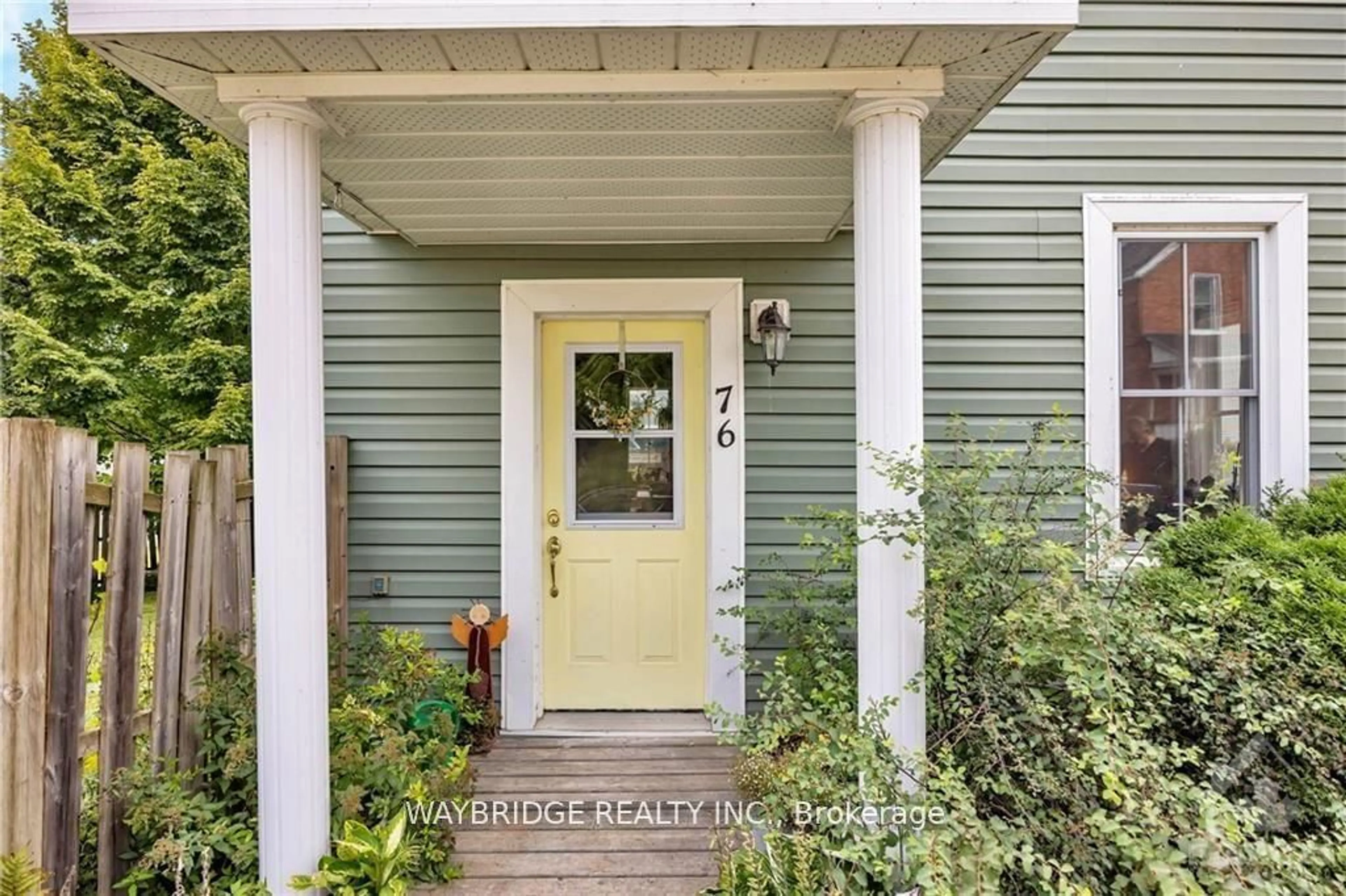 Indoor entryway, wood floors for 76 UNION St, Mississippi Mills Ontario K0A 1A0