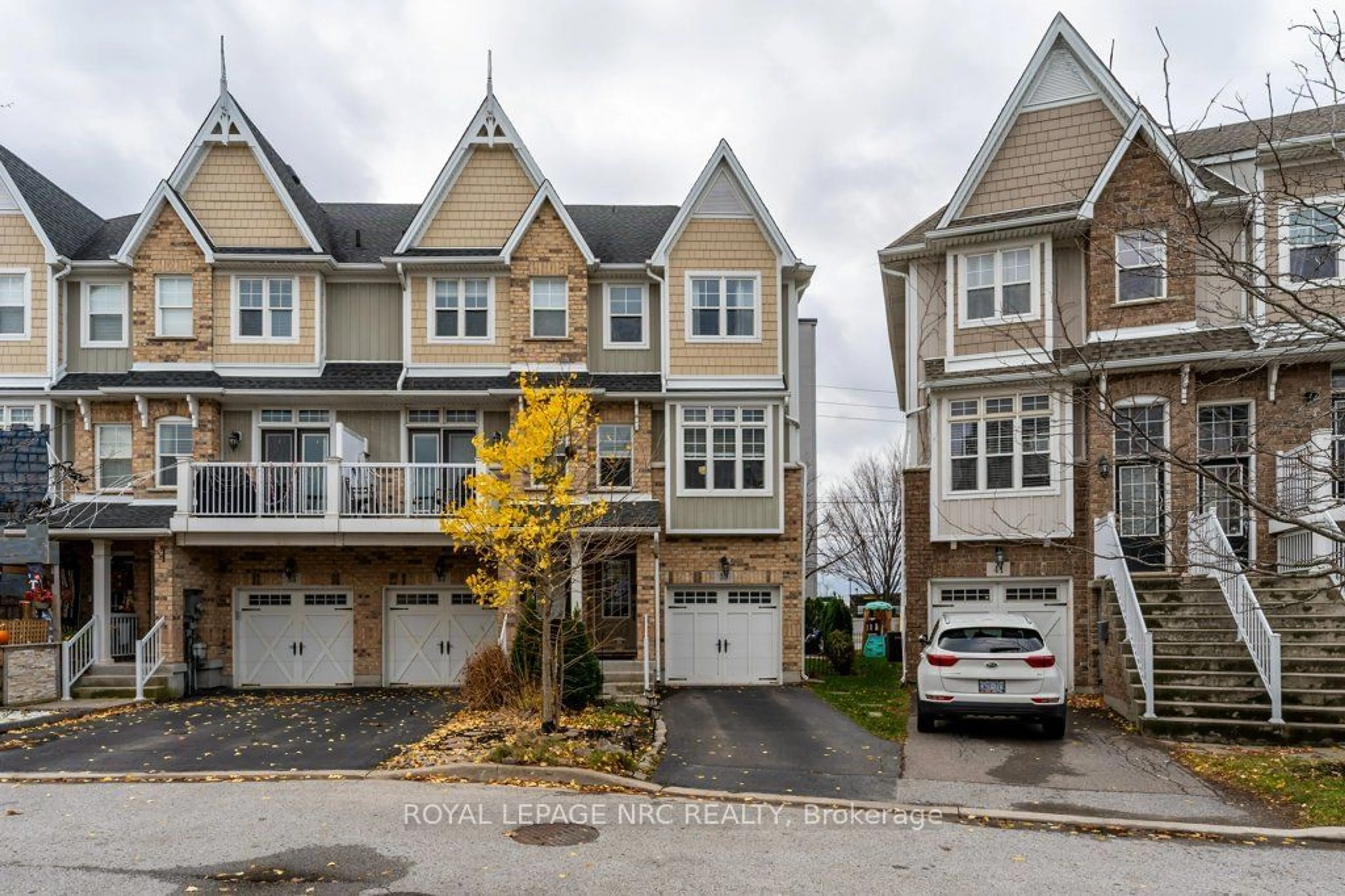 A pic from exterior of the house or condo, the street view for 39 Durksen Dr, St. Catharines Ontario L2R 0A7