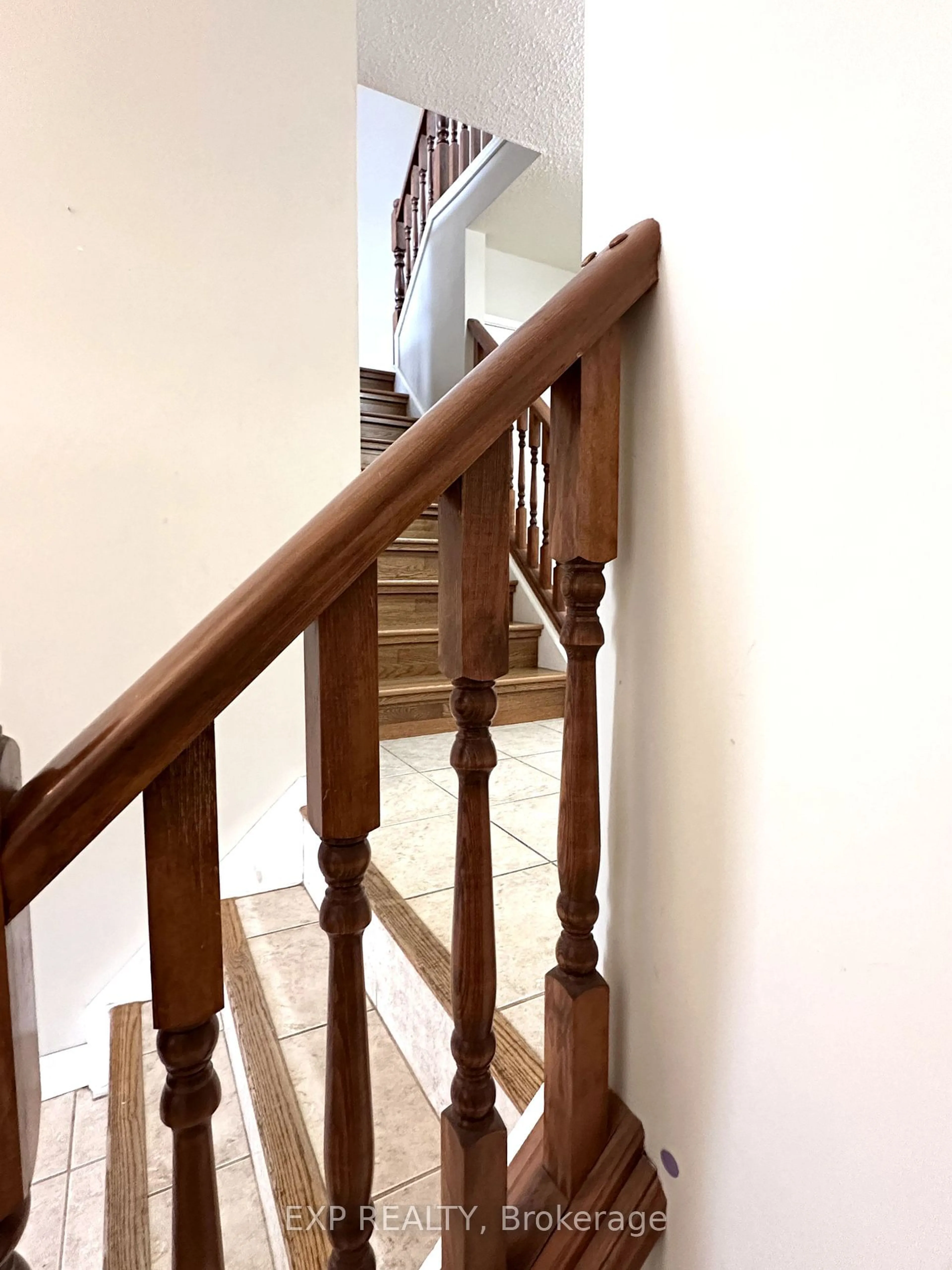 Stairs for 509 Alberta Ave, Woodstock Ontario N4V 1H3