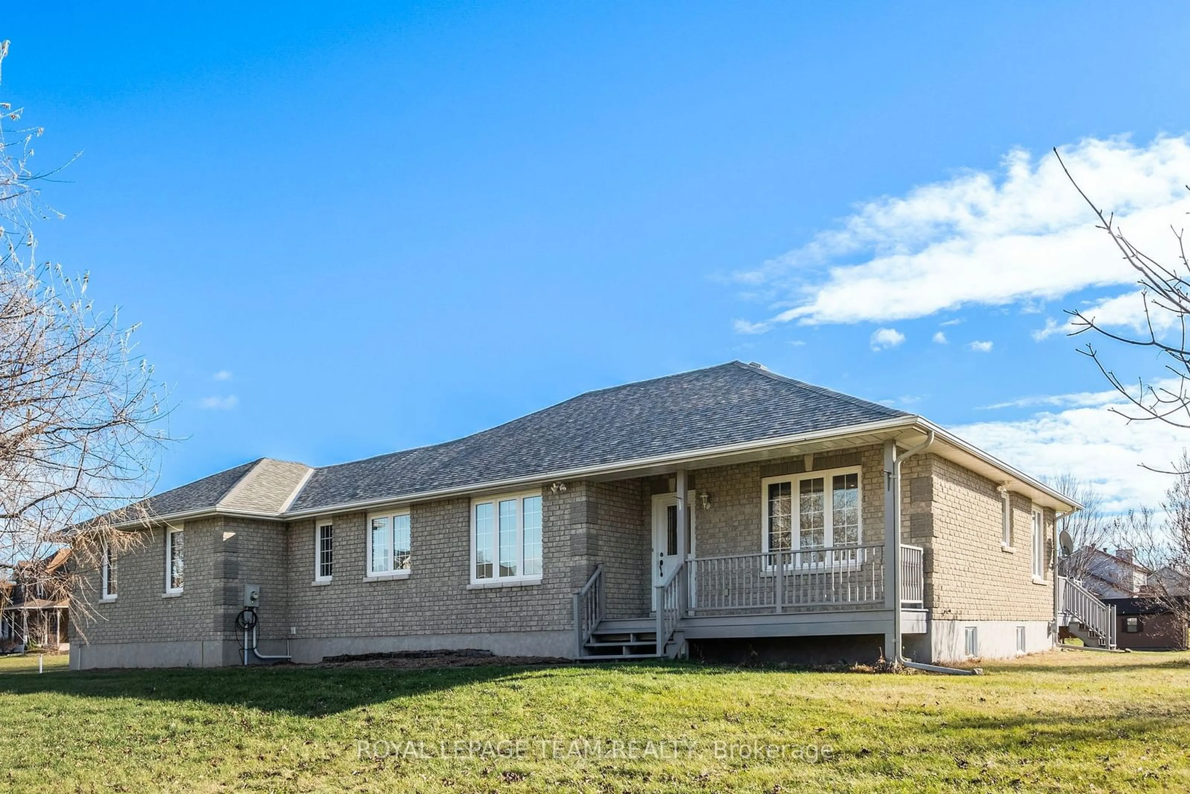 Frontside or backside of a home, the front or back of building for 14 Garrison Dr, North Grenville Ontario K0G 1J0