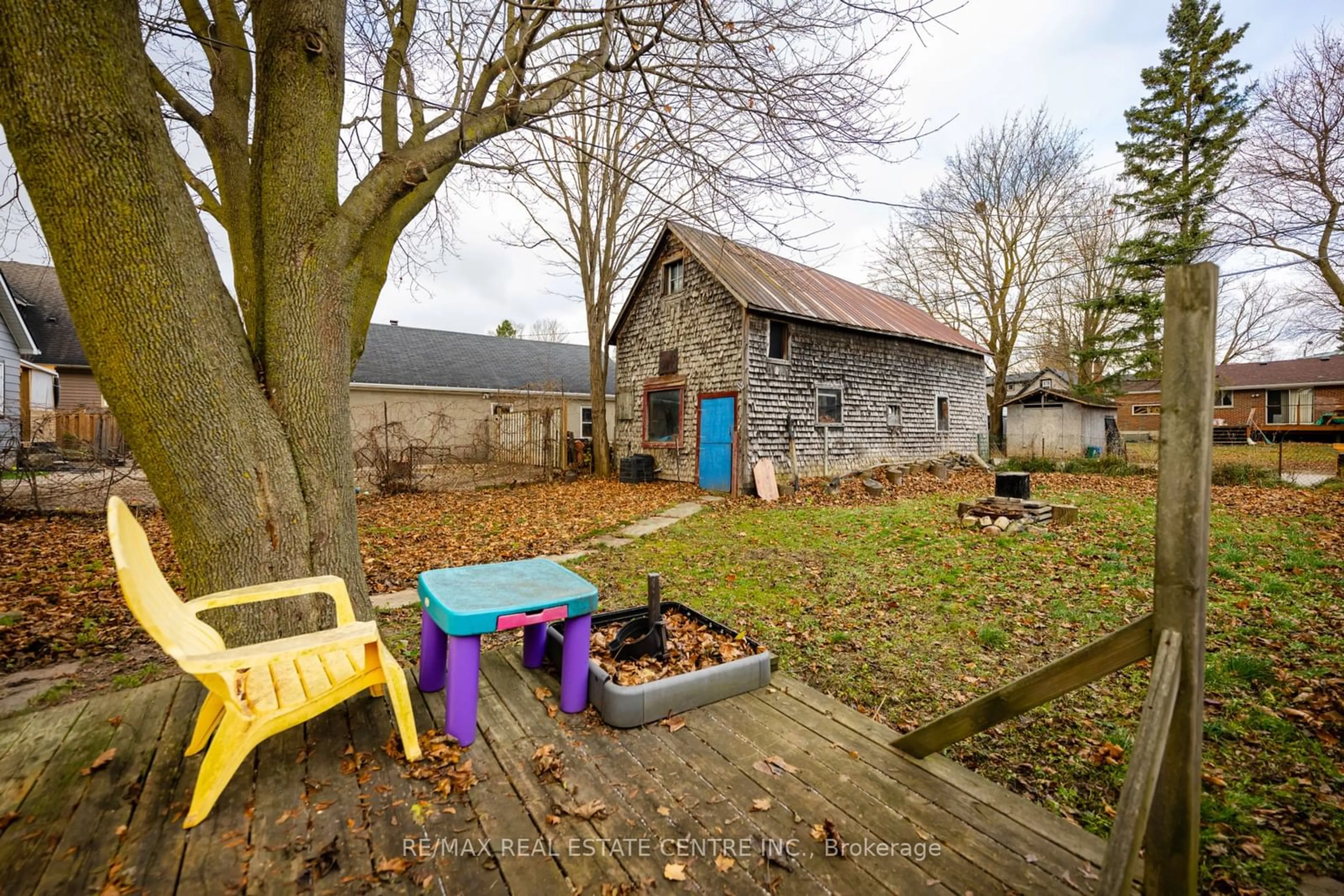 Patio, the fenced backyard for 326 Andrew St, Shelburne Ontario L9V 2Y8