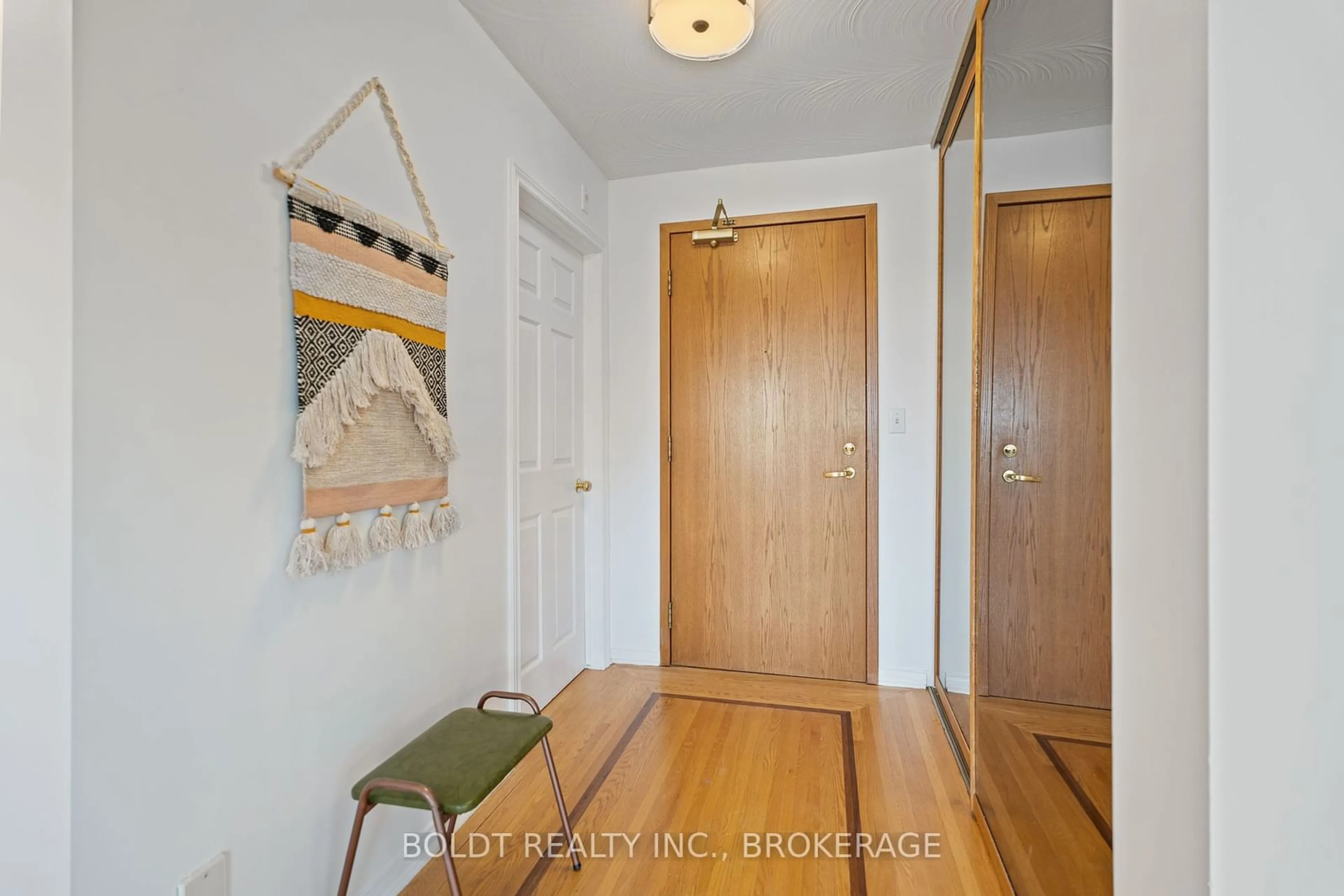 Indoor entryway, wood floors for 3 TOWERING HEIGHTS Blvd #1001, St. Catharines Ontario L2T 4A4