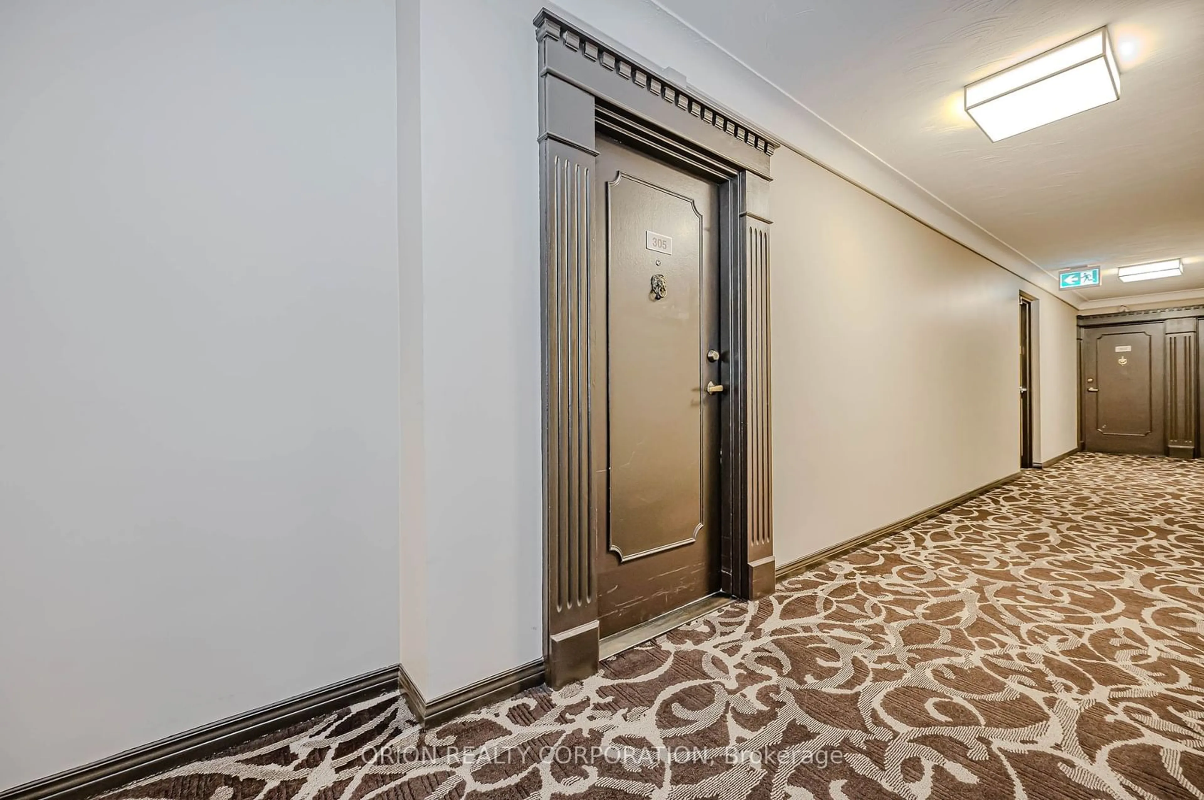 Indoor foyer, carpet floors for 30 Harrisford St #305, Hamilton Ontario L8K 6M9