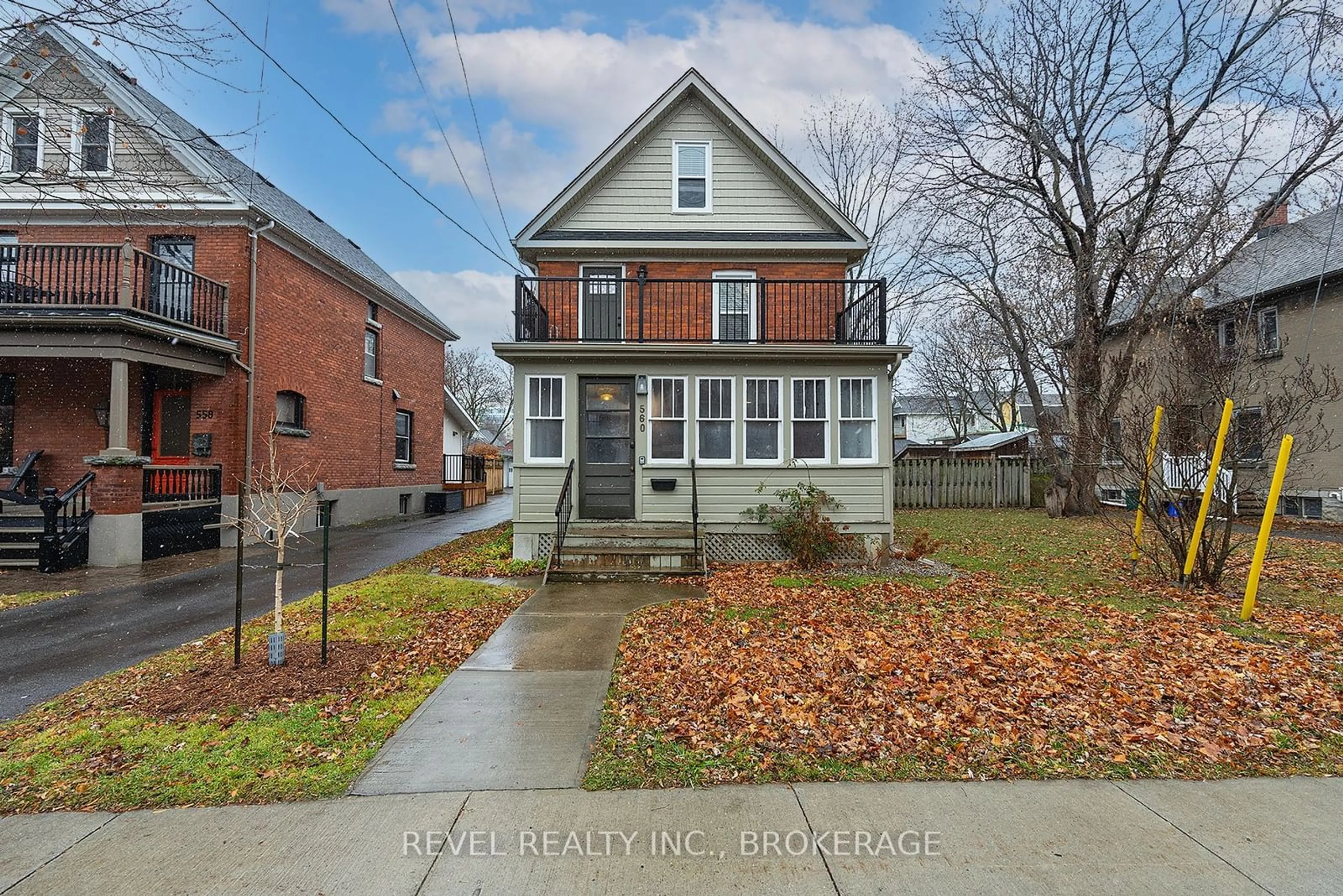 A pic from exterior of the house or condo, the front or back of building for 560 Frontenac St, Kingston Ontario K7K 4M2