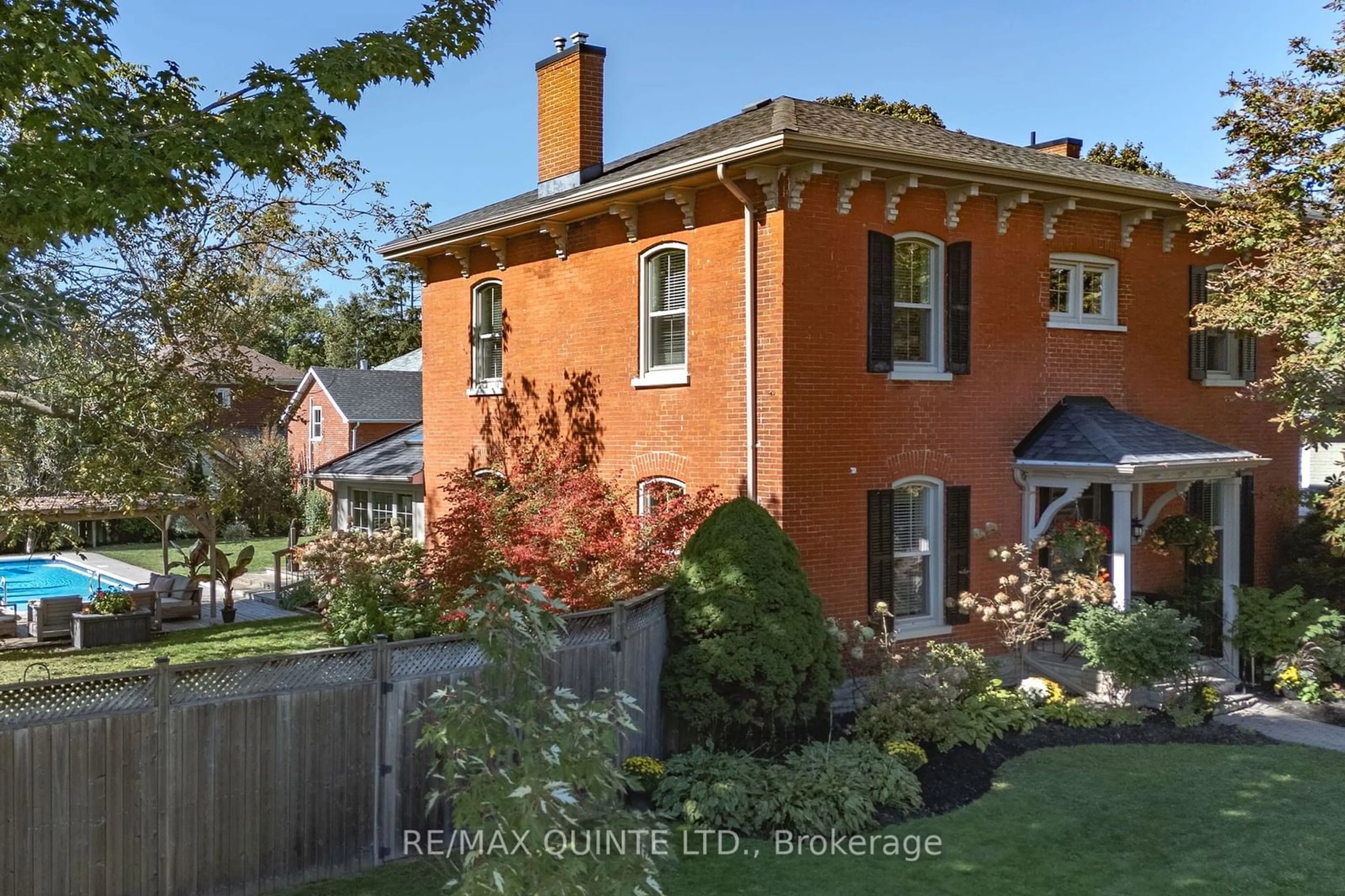 Home with brick exterior material for 246 Charles St, Belleville Ontario K8N 3M5