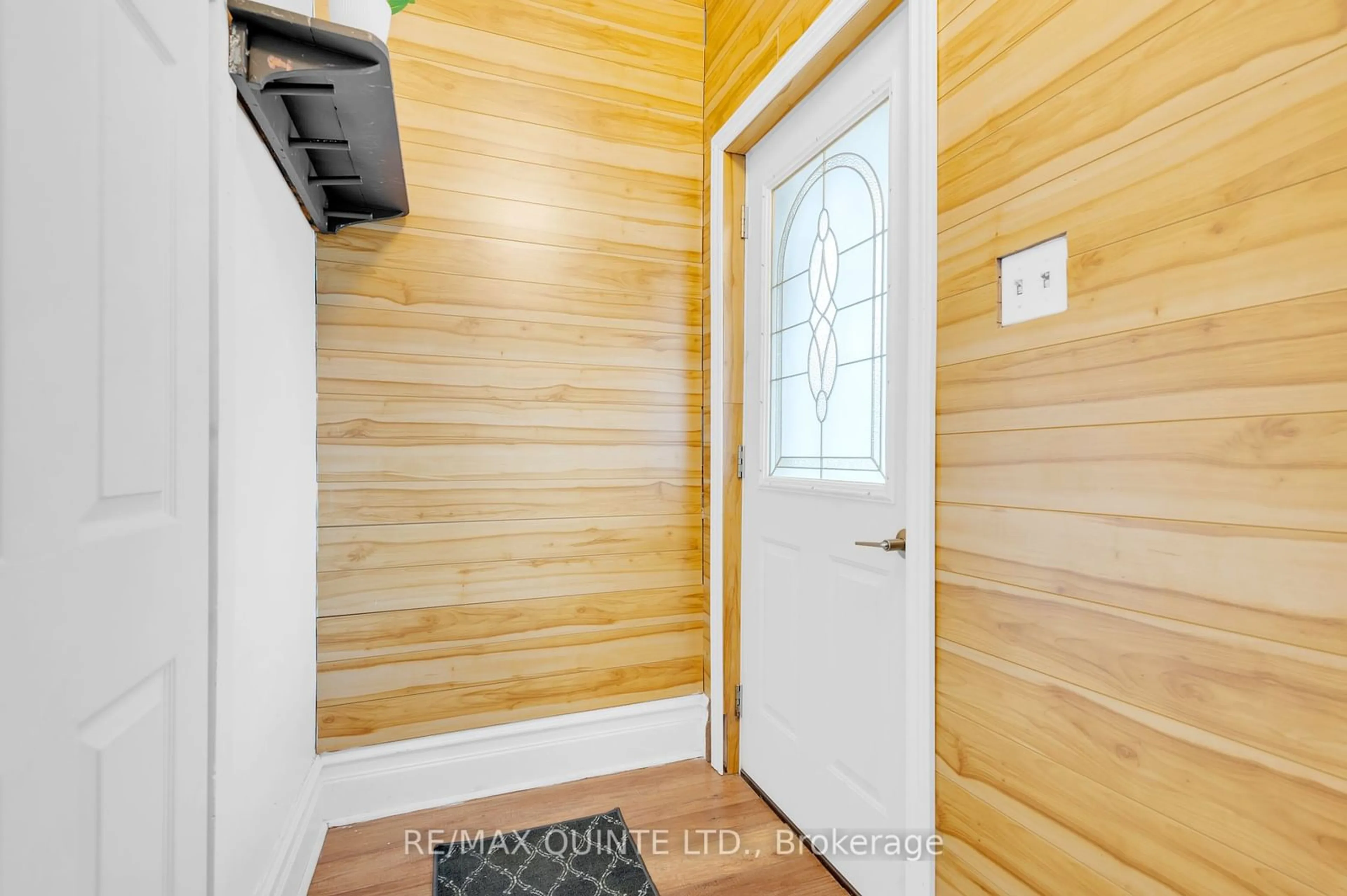 Indoor entryway, wood floors for 315 Arthur St, Tweed Ontario K0K 3J0