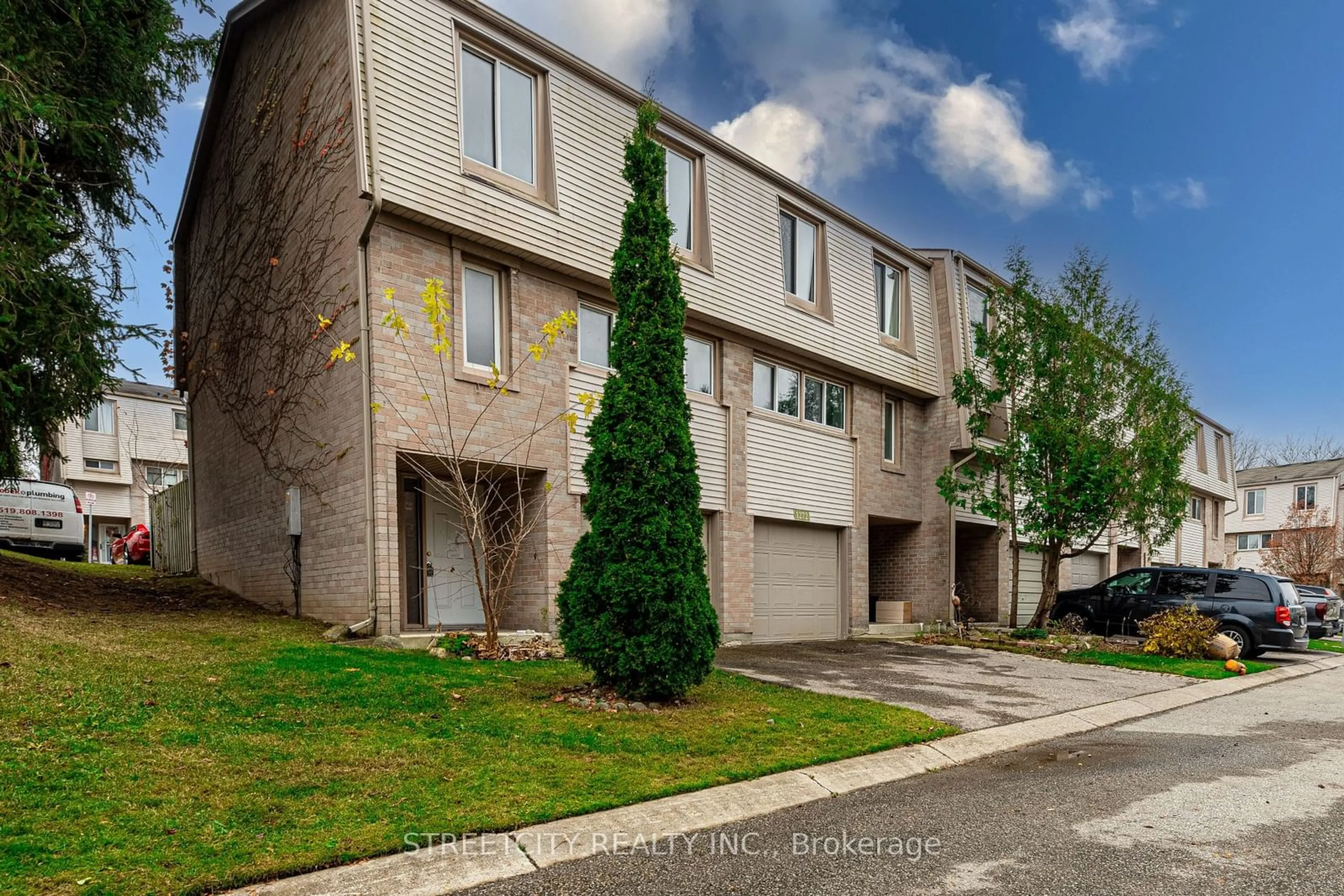 A pic from exterior of the house or condo, the street view for 1274 Limberlost Rd, London Ontario N6G 3A5