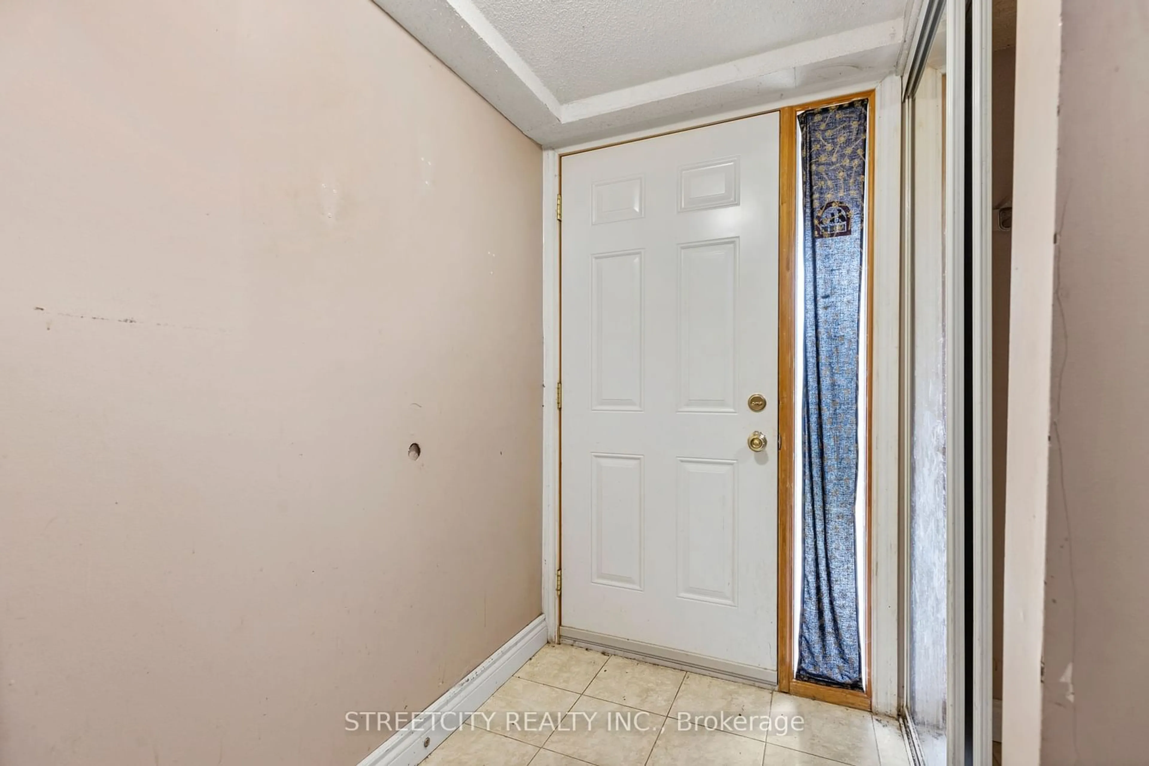 Indoor entryway, not visible floor for 1274 Limberlost Rd, London Ontario N6G 3A5