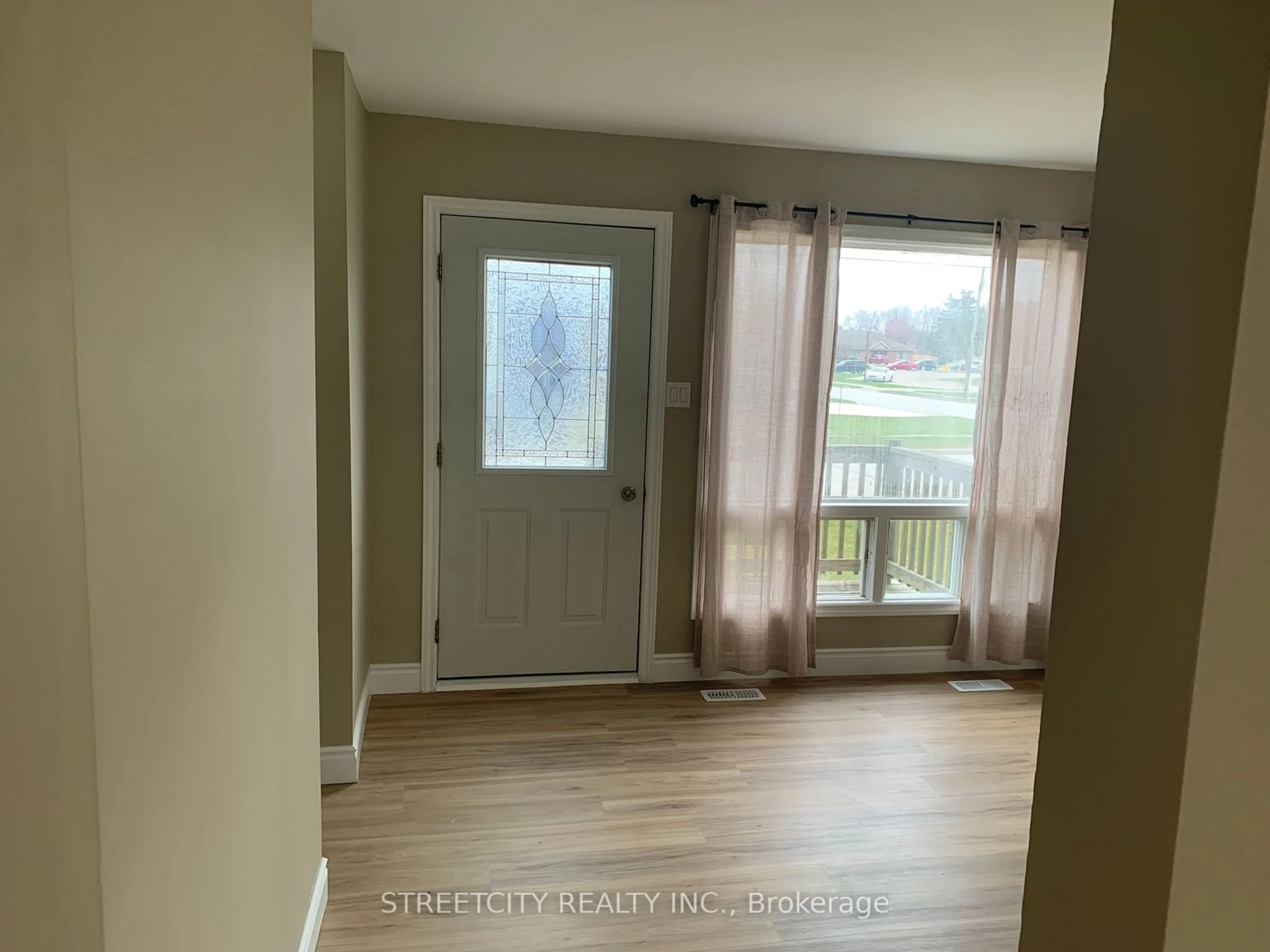 Indoor entryway, wood floors for 140 SYMES St #A, Southwest Middlesex Ontario N0L 1M0