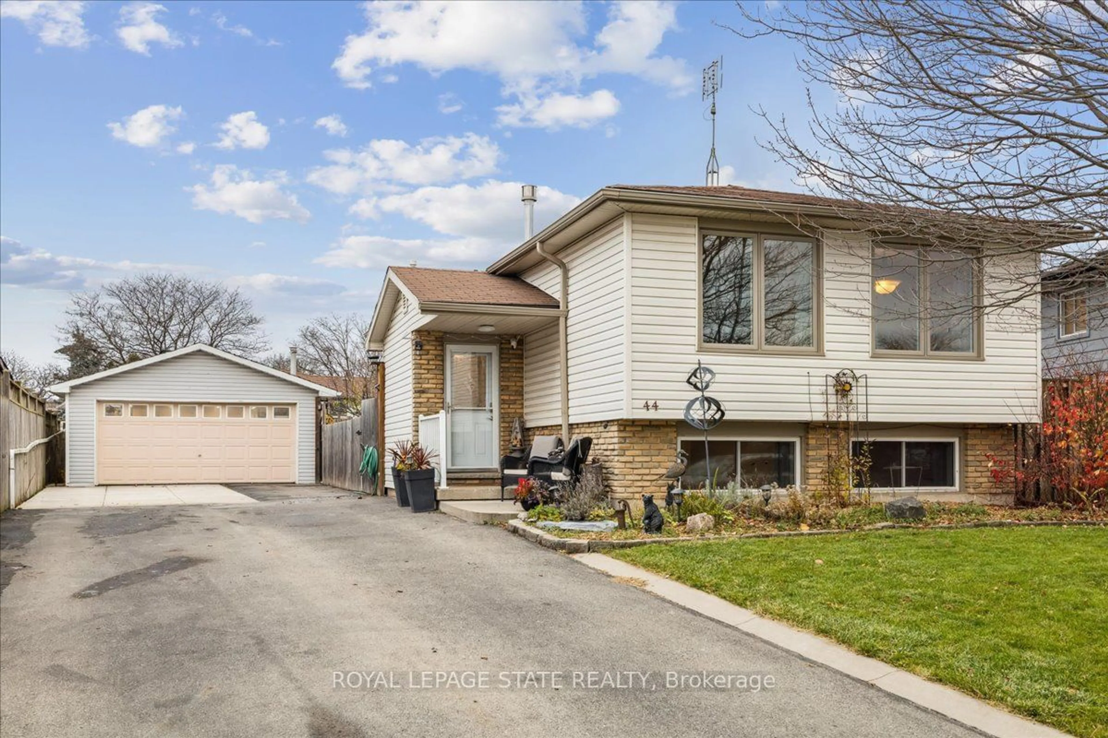 Frontside or backside of a home, the street view for 44 Birchcliffe Cres, Hamilton Ontario L8T 4K7