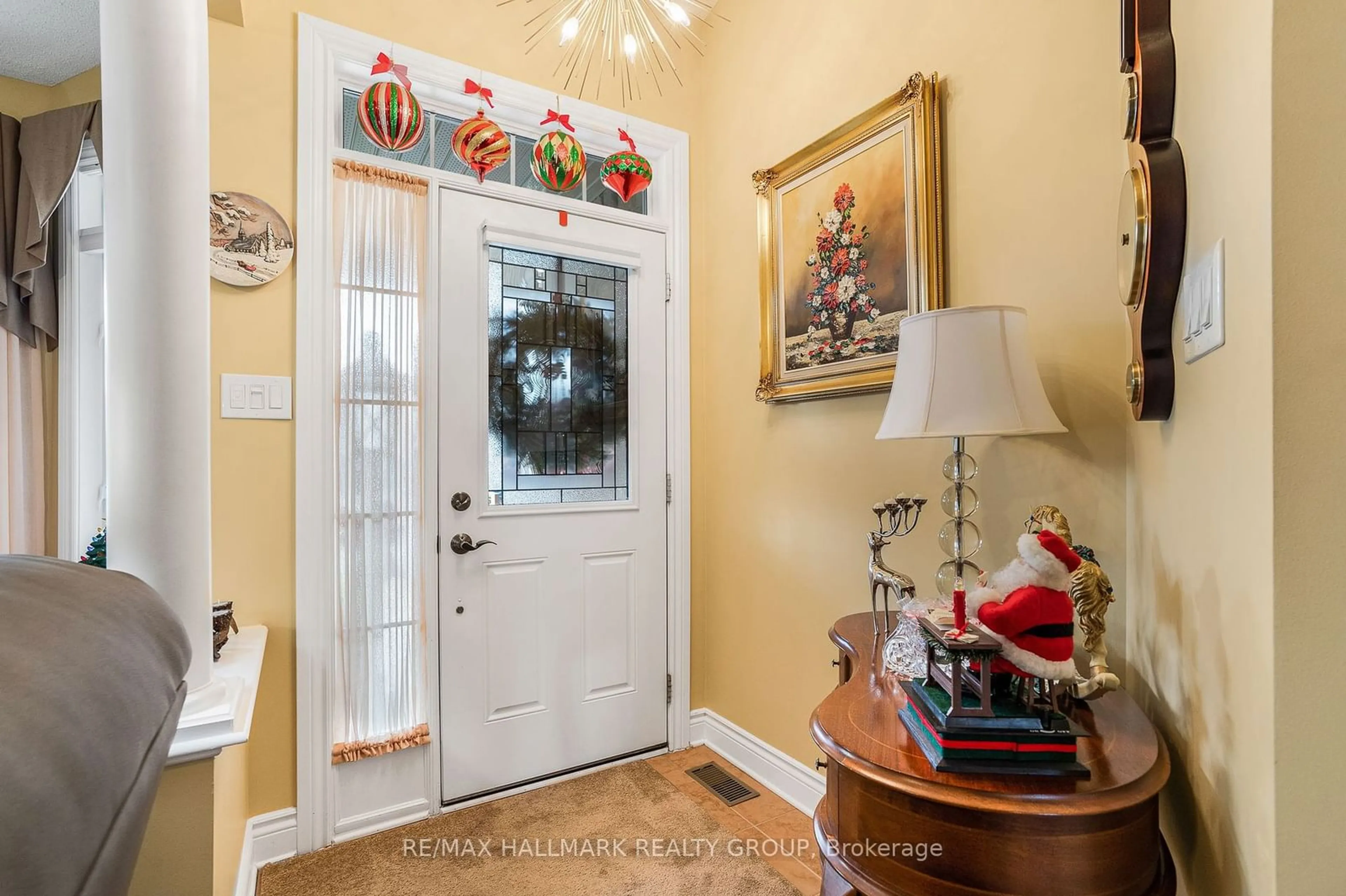 Indoor entryway, wood floors for 356 Quartz Ave, Clarence-Rockland Ontario K4K 0C1