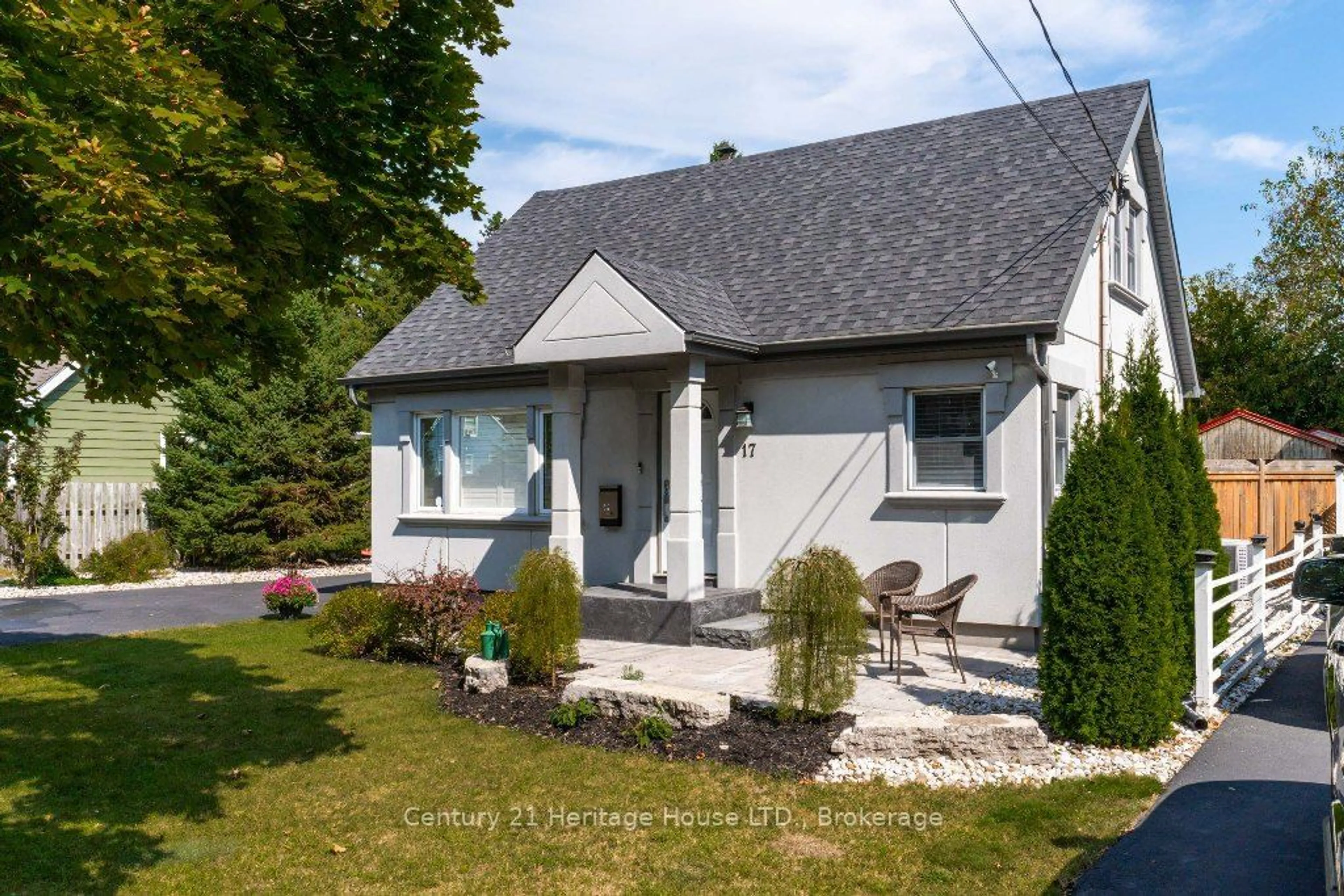 Frontside or backside of a home, cottage for 17 Trimdon Ave, Brantford Ontario N3R 2B1