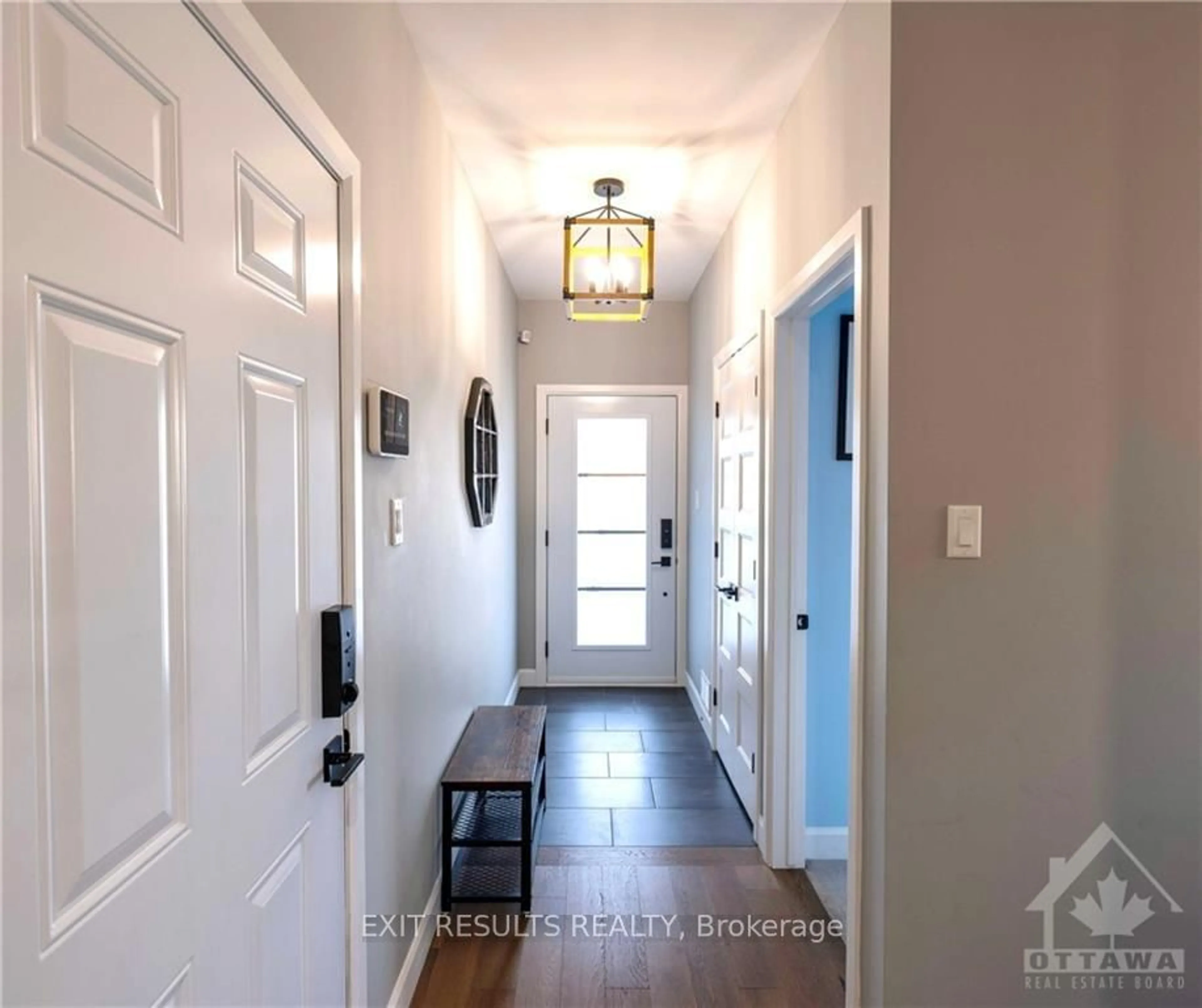 Indoor entryway, cement floor for 473 DENIS St, Prescott and Russell Ontario K0A 3K0