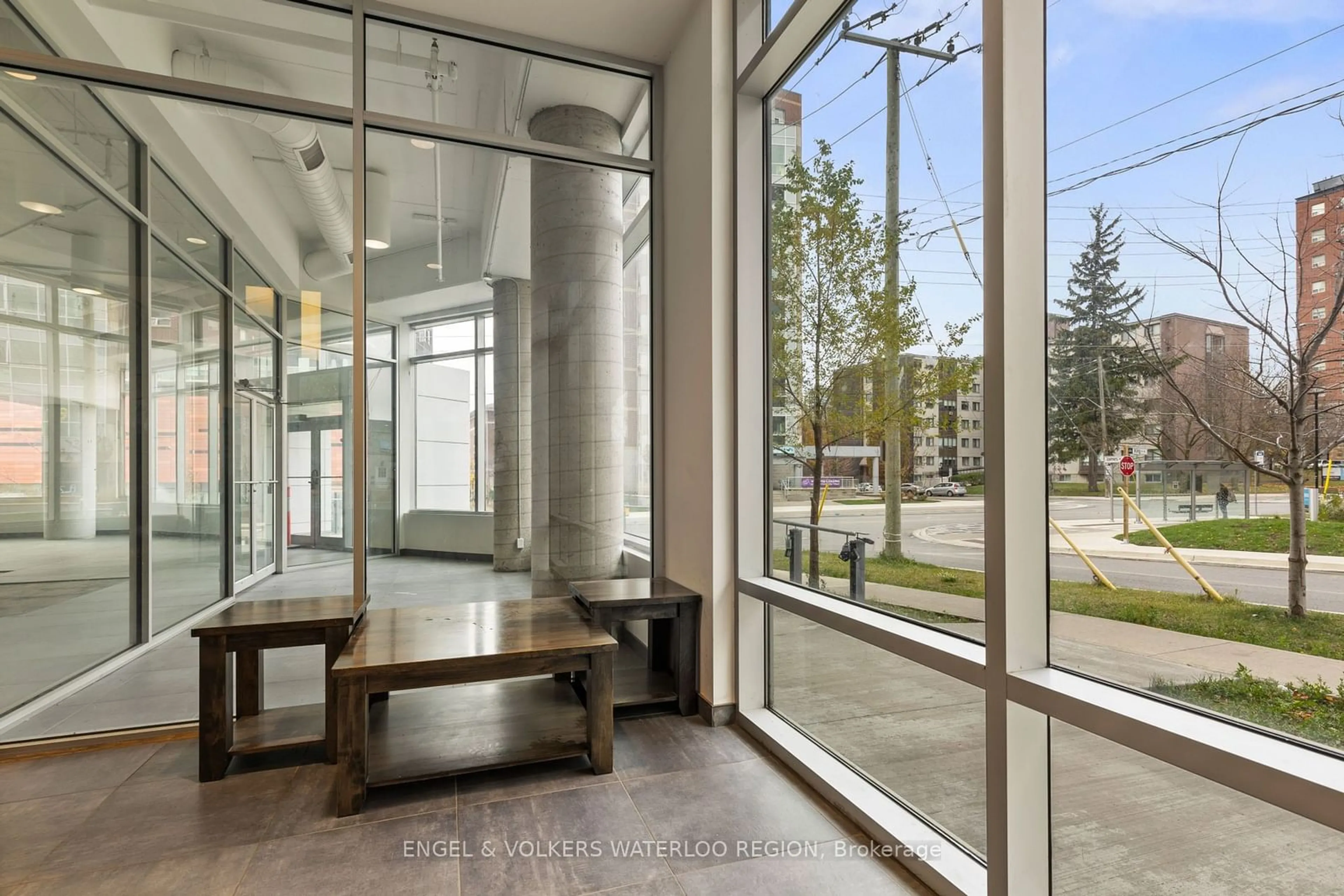 Indoor foyer, ceramic floors for 158 king St #1802, Waterloo Ontario N2J 2Y2