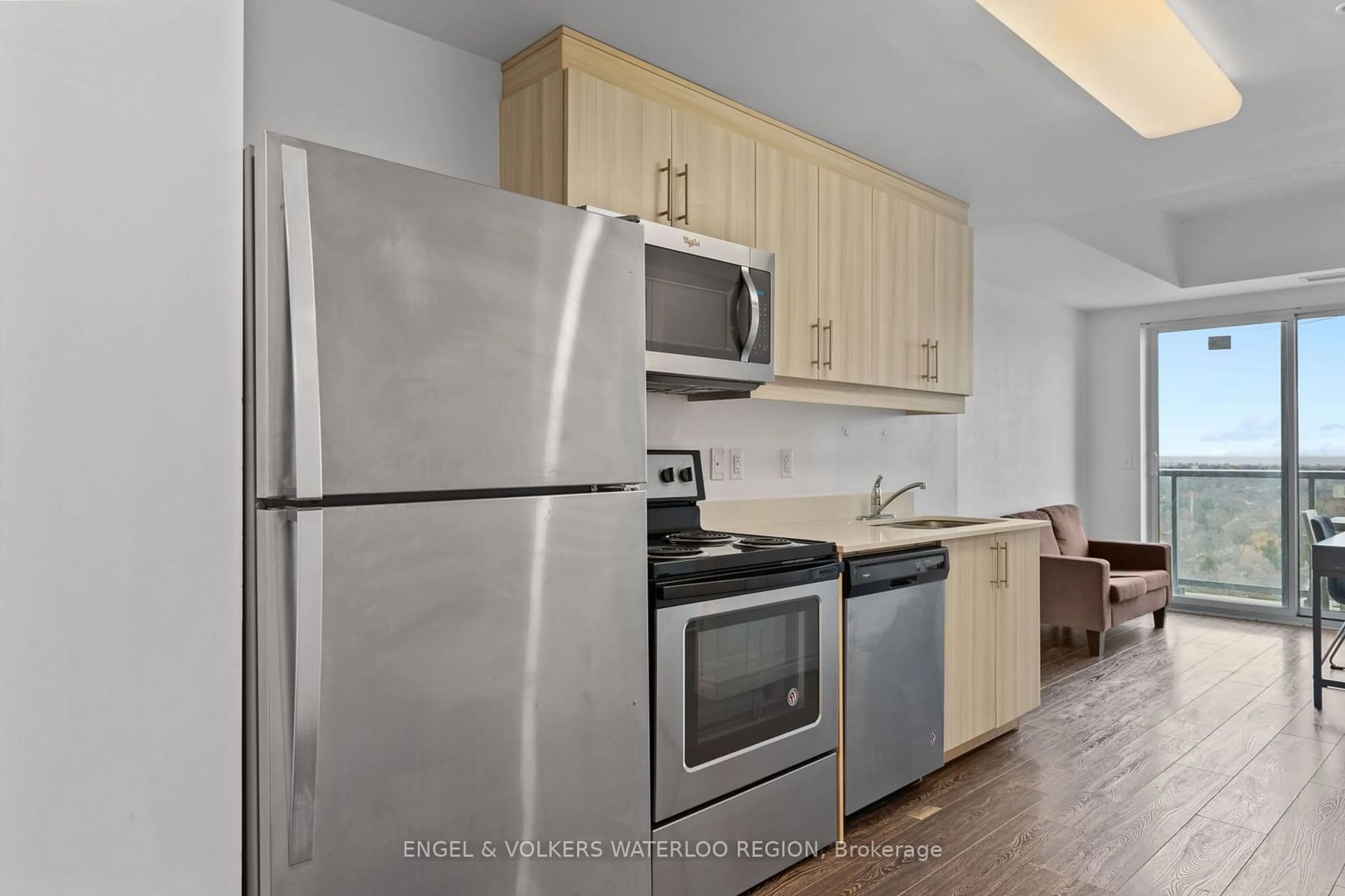 Standard kitchen, wood floors, mountain for 158 king St #1802, Waterloo Ontario N2J 2Y2