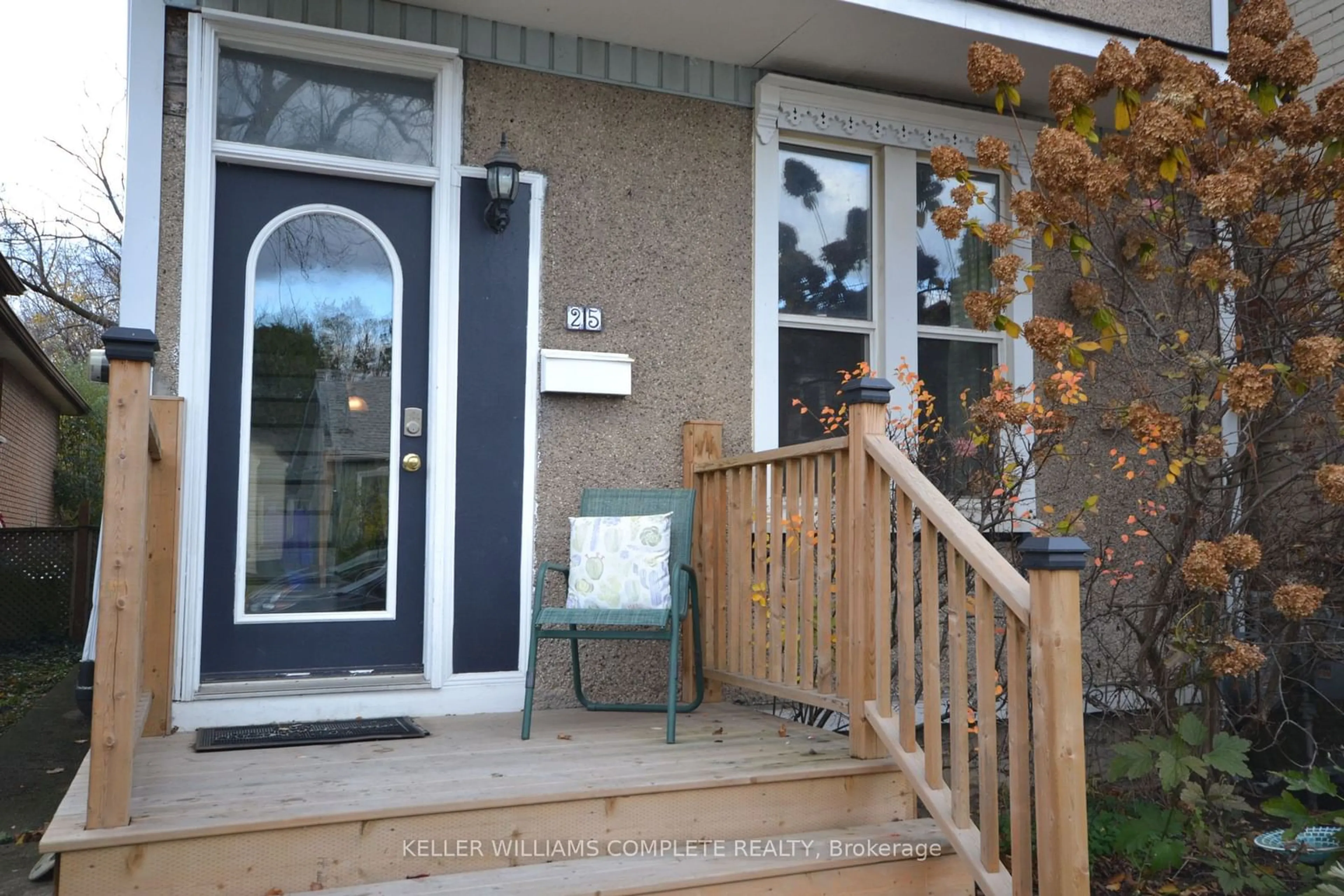 A pic from exterior of the house or condo, cottage for 25 Chatham St, Hamilton Ontario L8P 2B3