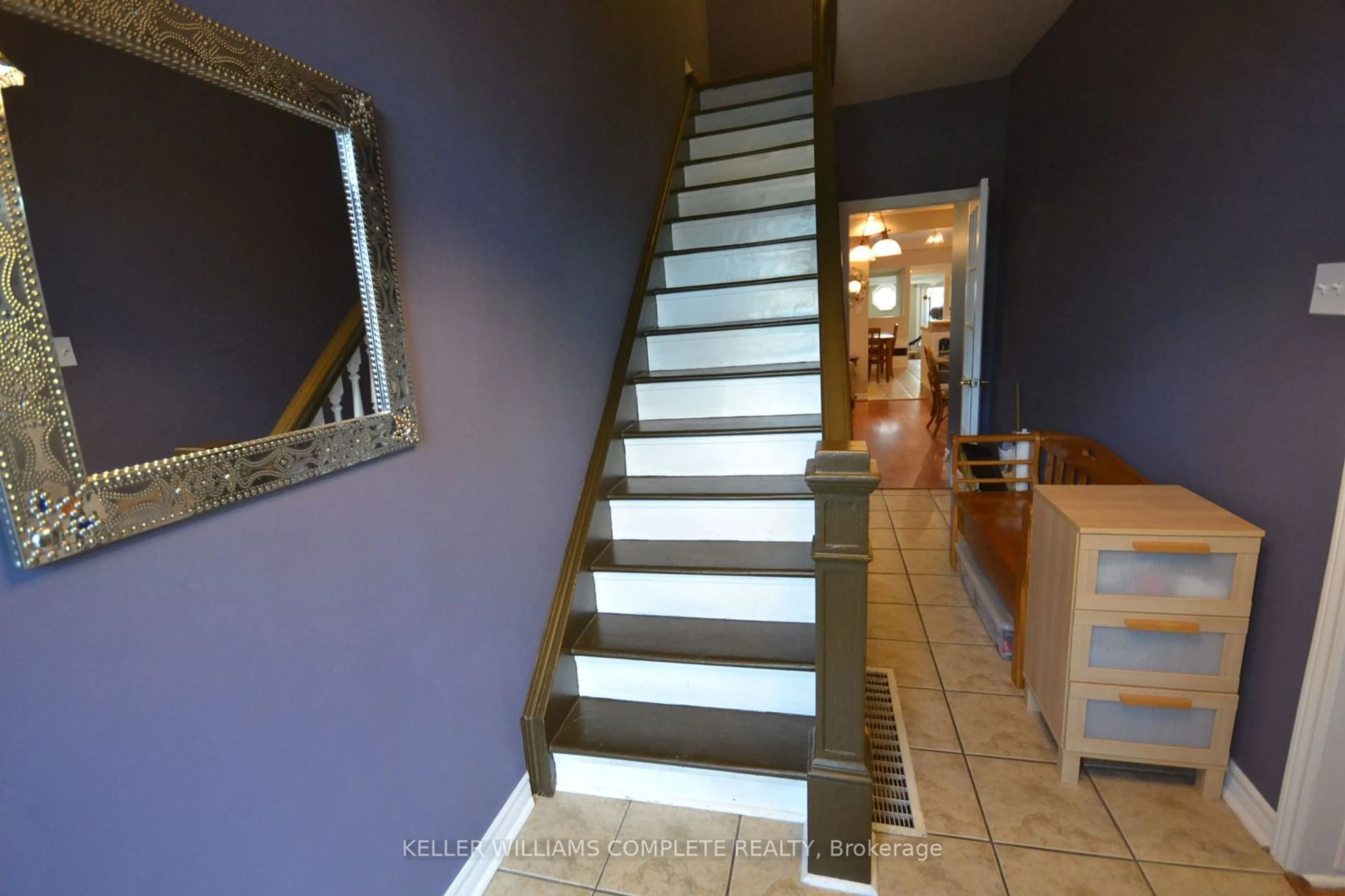 Stairs for 25 Chatham St, Hamilton Ontario L8P 2B3