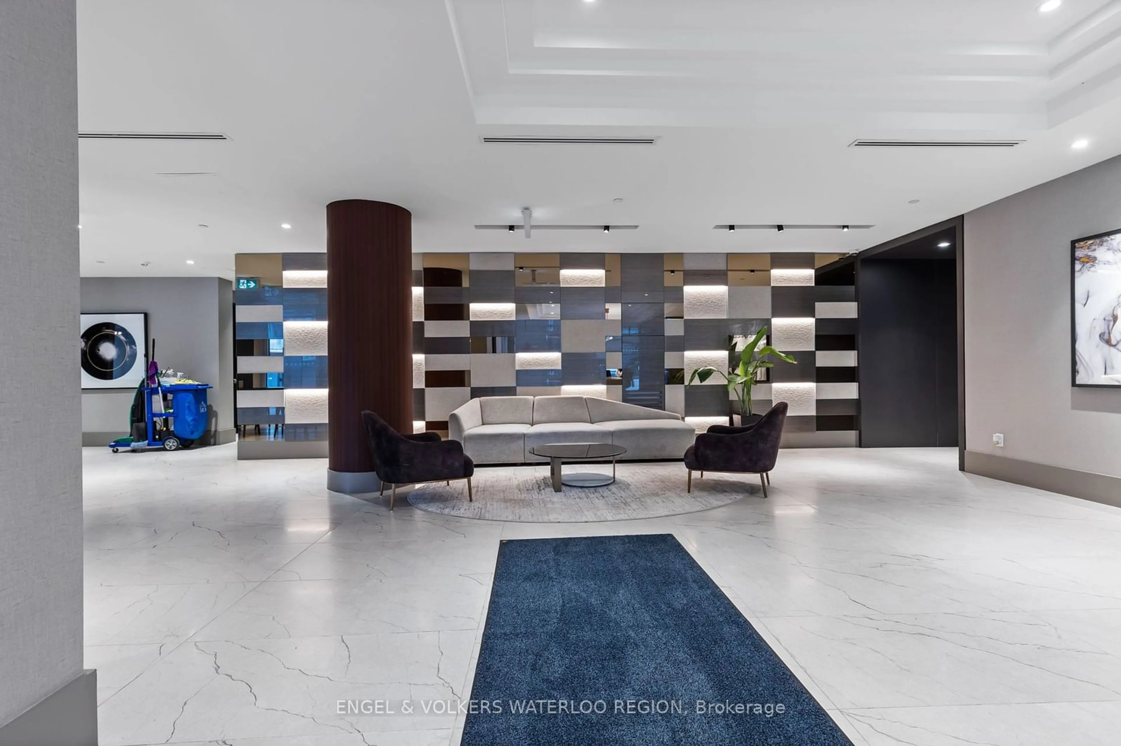 Indoor lobby, ceramic floors for 55 DUKE St #323, Kitchener Ontario N2H 0C9