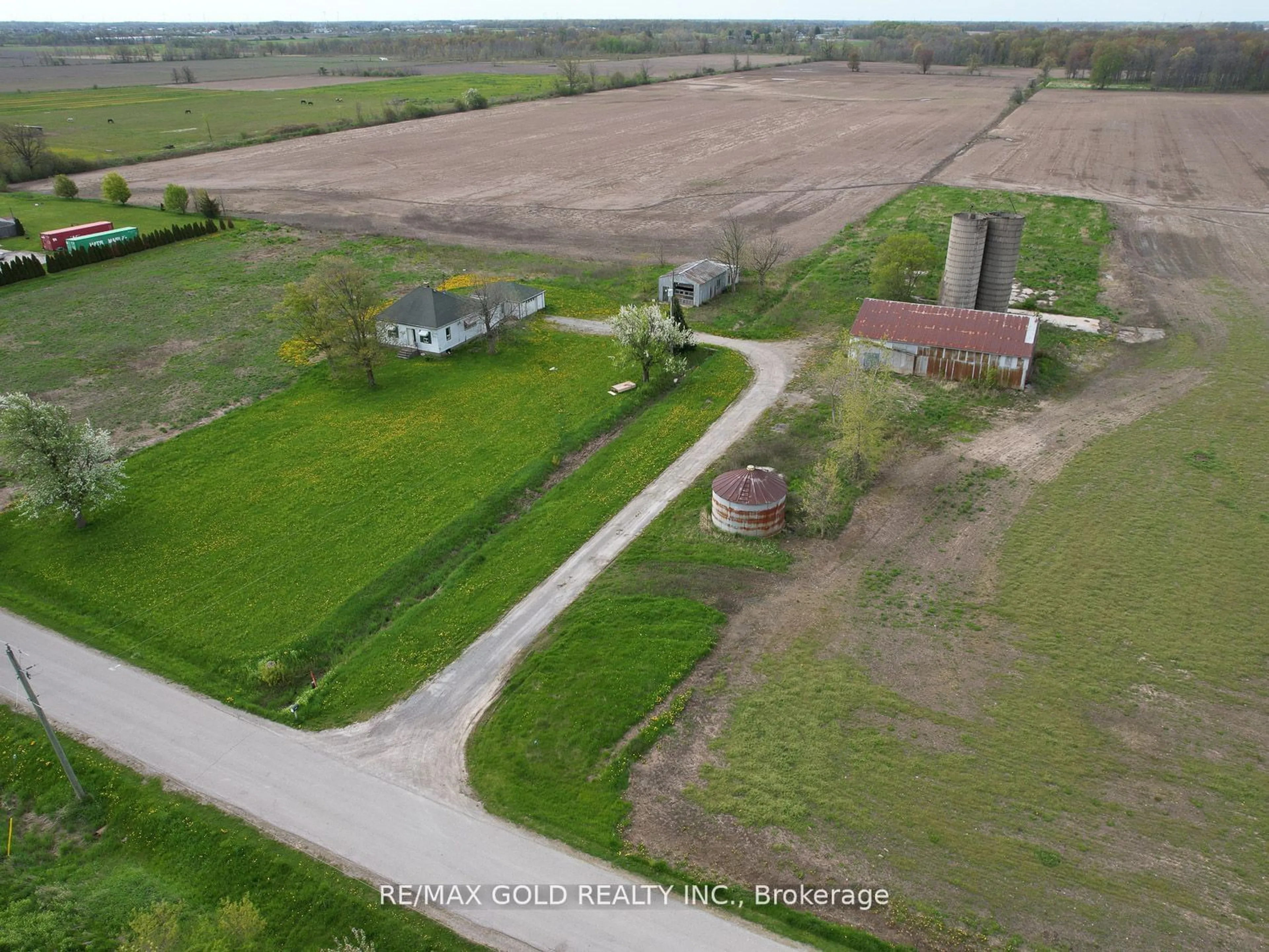 Frontside or backside of a home, the street view for 705 Kemp Rd, Grimsby Ontario L3M 4E7